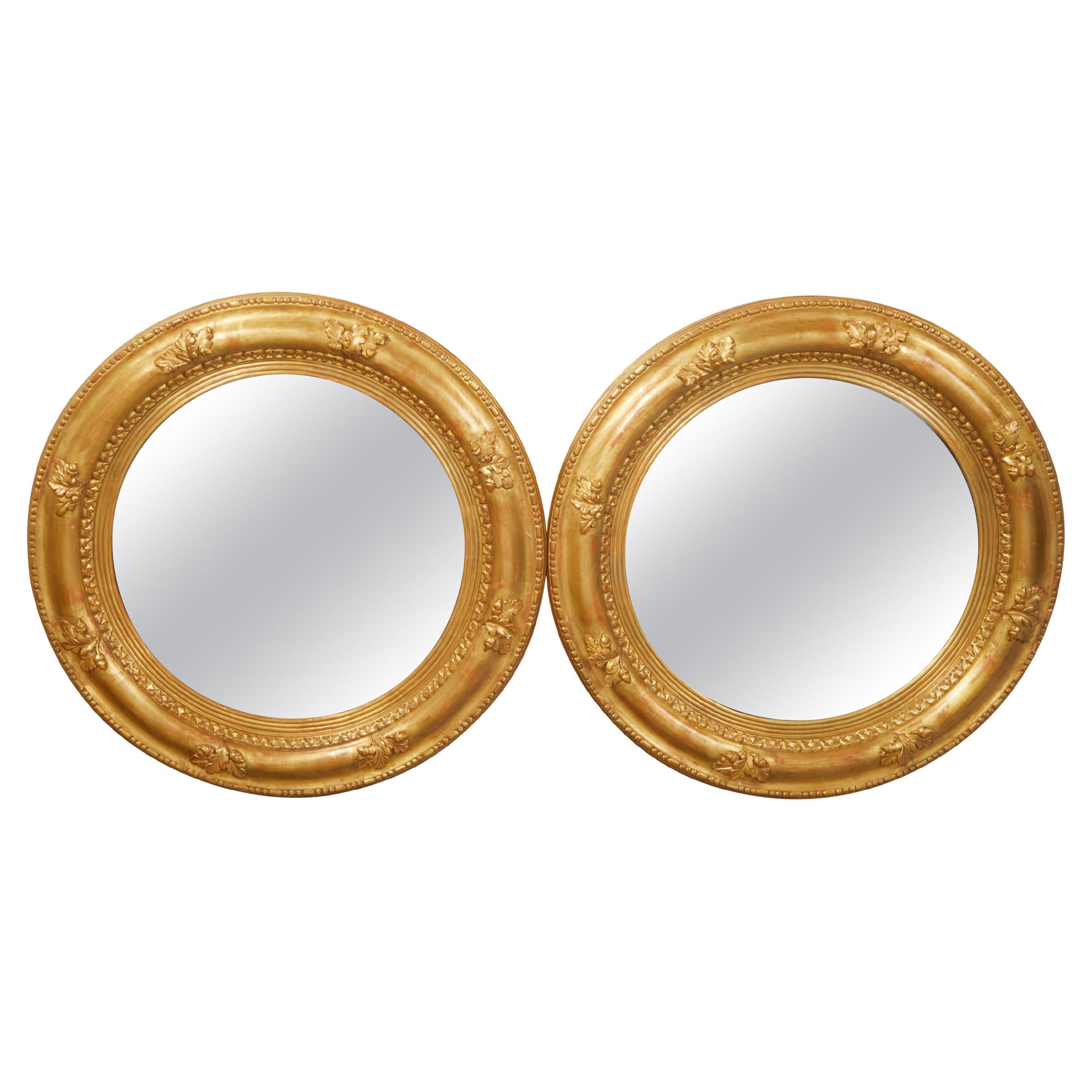 Pair of English Giltwood 1940s Round Convex Mirrors with Carved Oak Leaves
