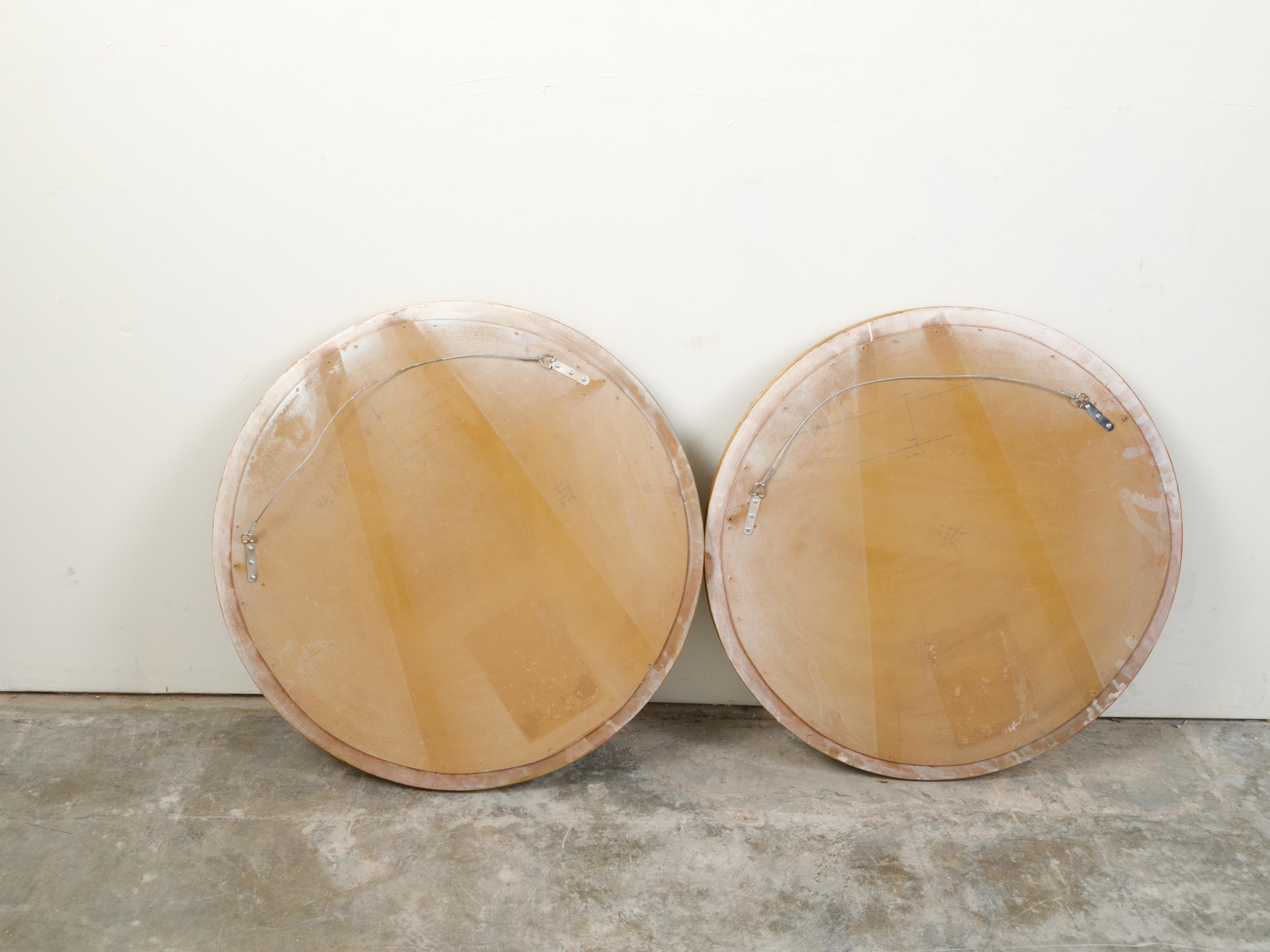Pair of English Giltwood 1940s Round Convex Mirrors with Carved Oak Leaves For Sale 6