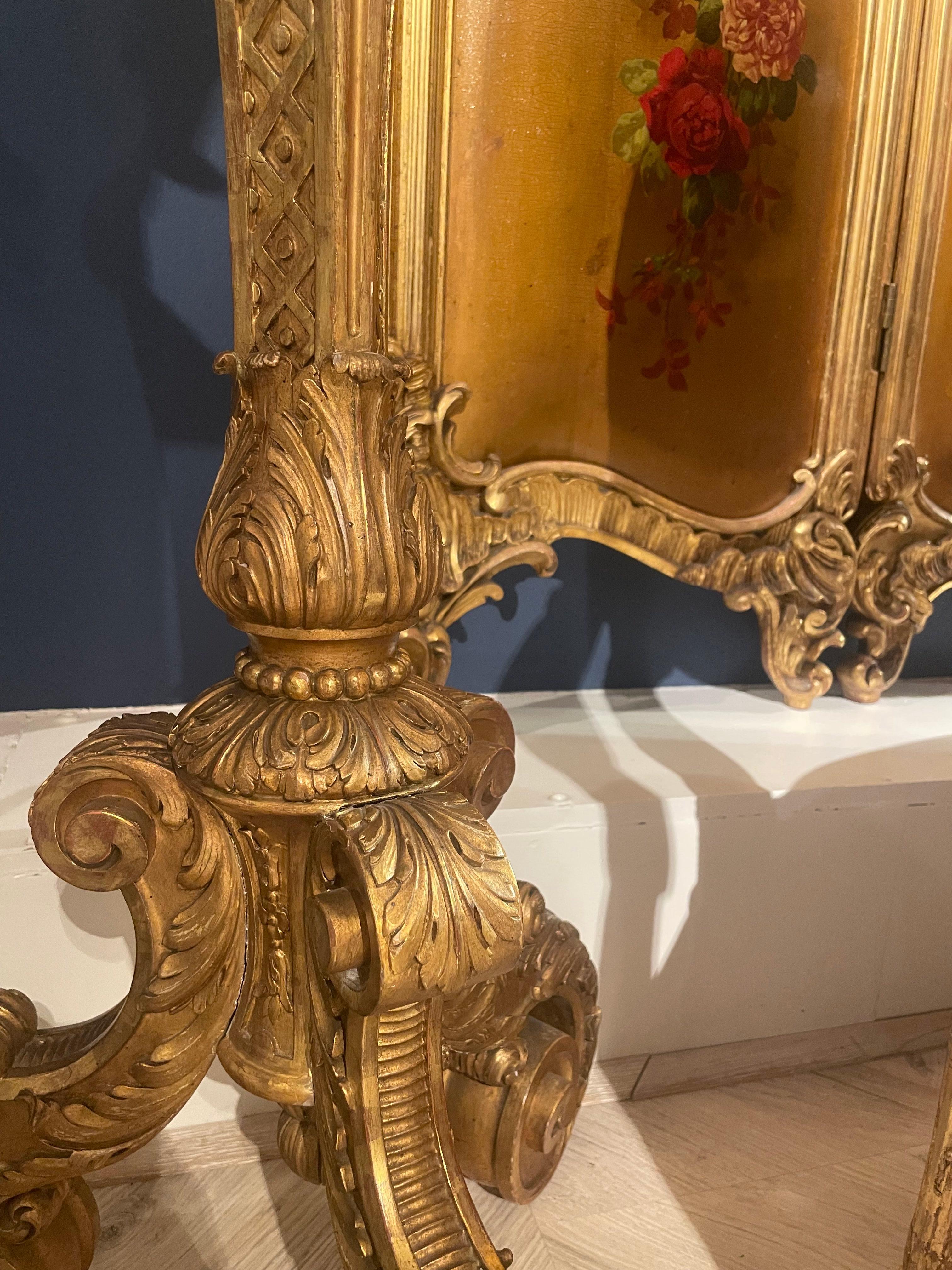Paar englische geschnitzte Giltwood Torchère Stände oder Pedestale (19. Jahrhundert) im Angebot