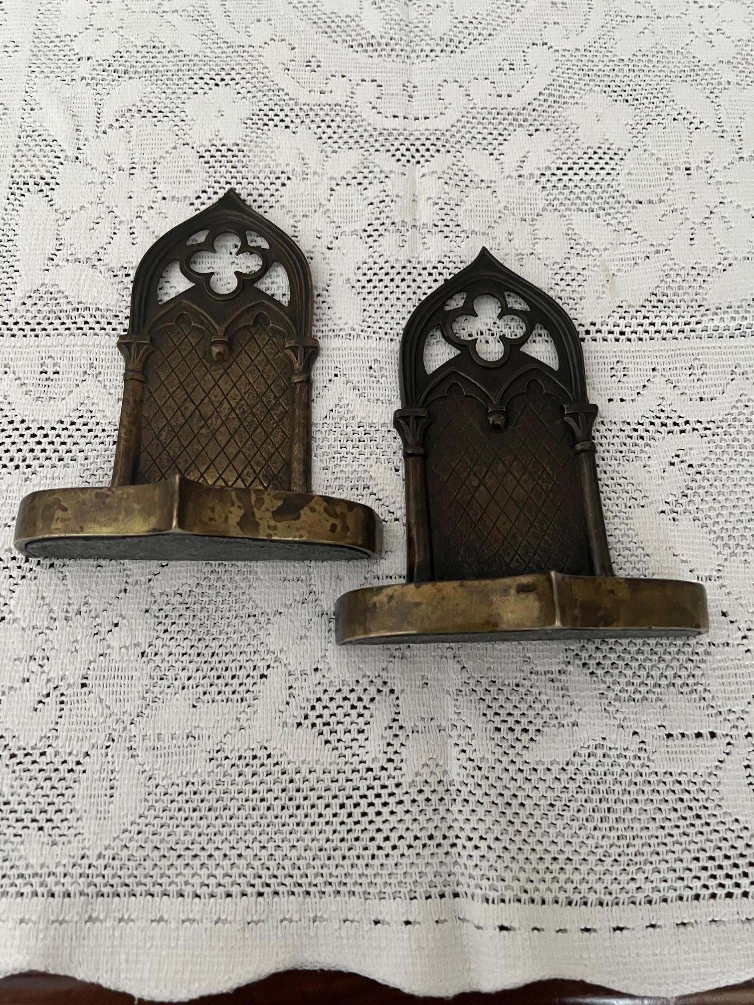 19th Century Pair of English gothic cast brass bookends - circa 1835 For Sale