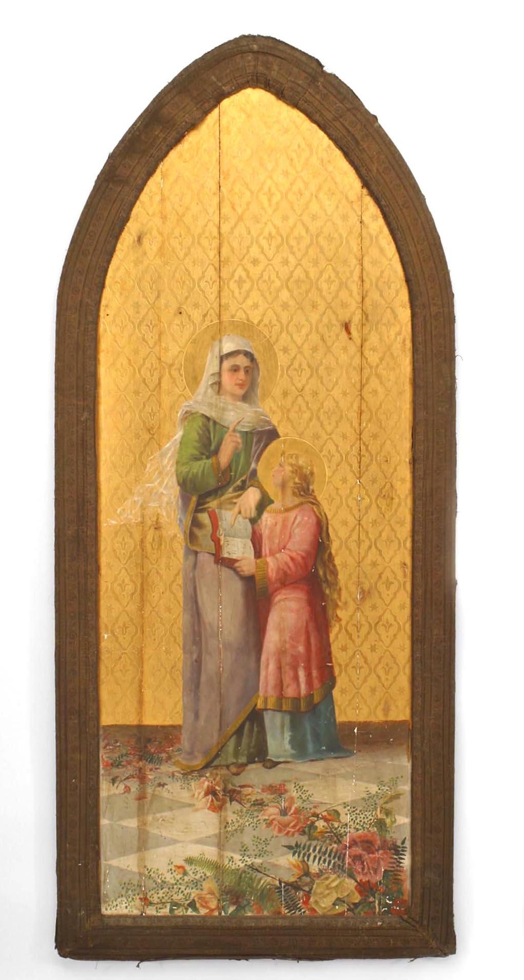 Paire de plaques murales de style néo-gothique anglais (19e siècle) peintes et dorées avec une scène religieuse dans un cadre rembourré à sommet arqué.
