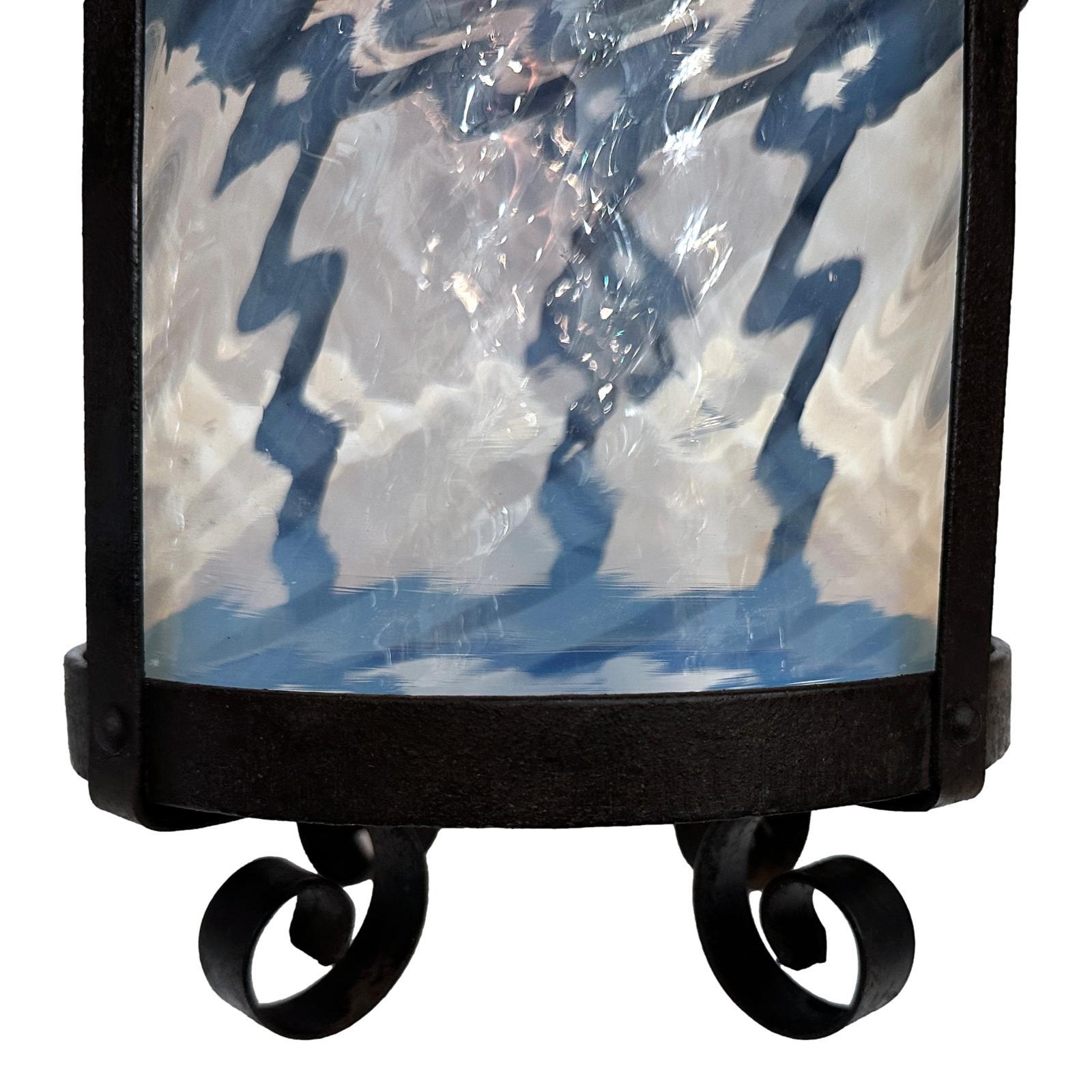 Early 20th Century Pair of English Iron Outdoor Wall Lanterns For Sale