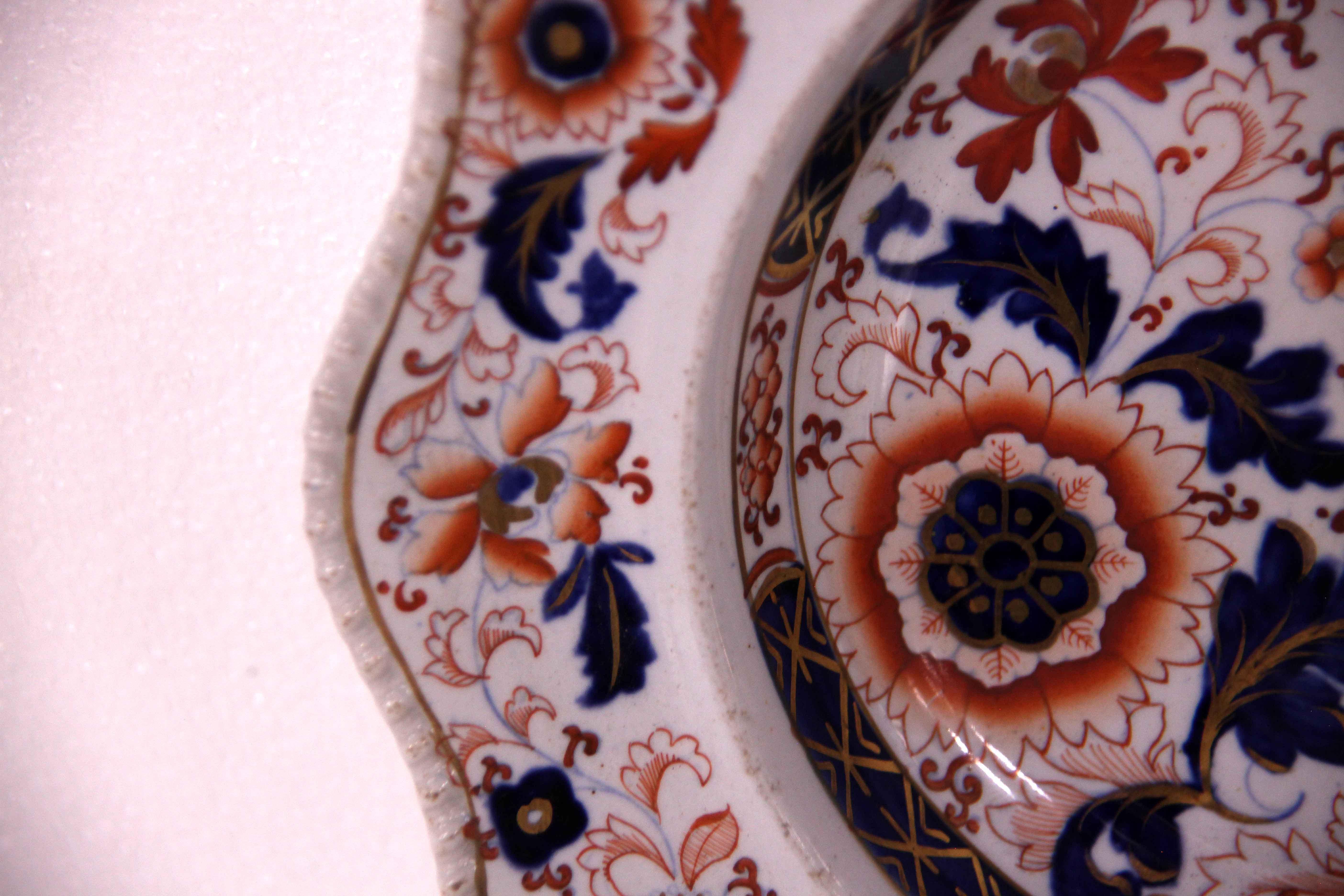 Mid-19th Century Pair of English Ironstone Soup Plates For Sale