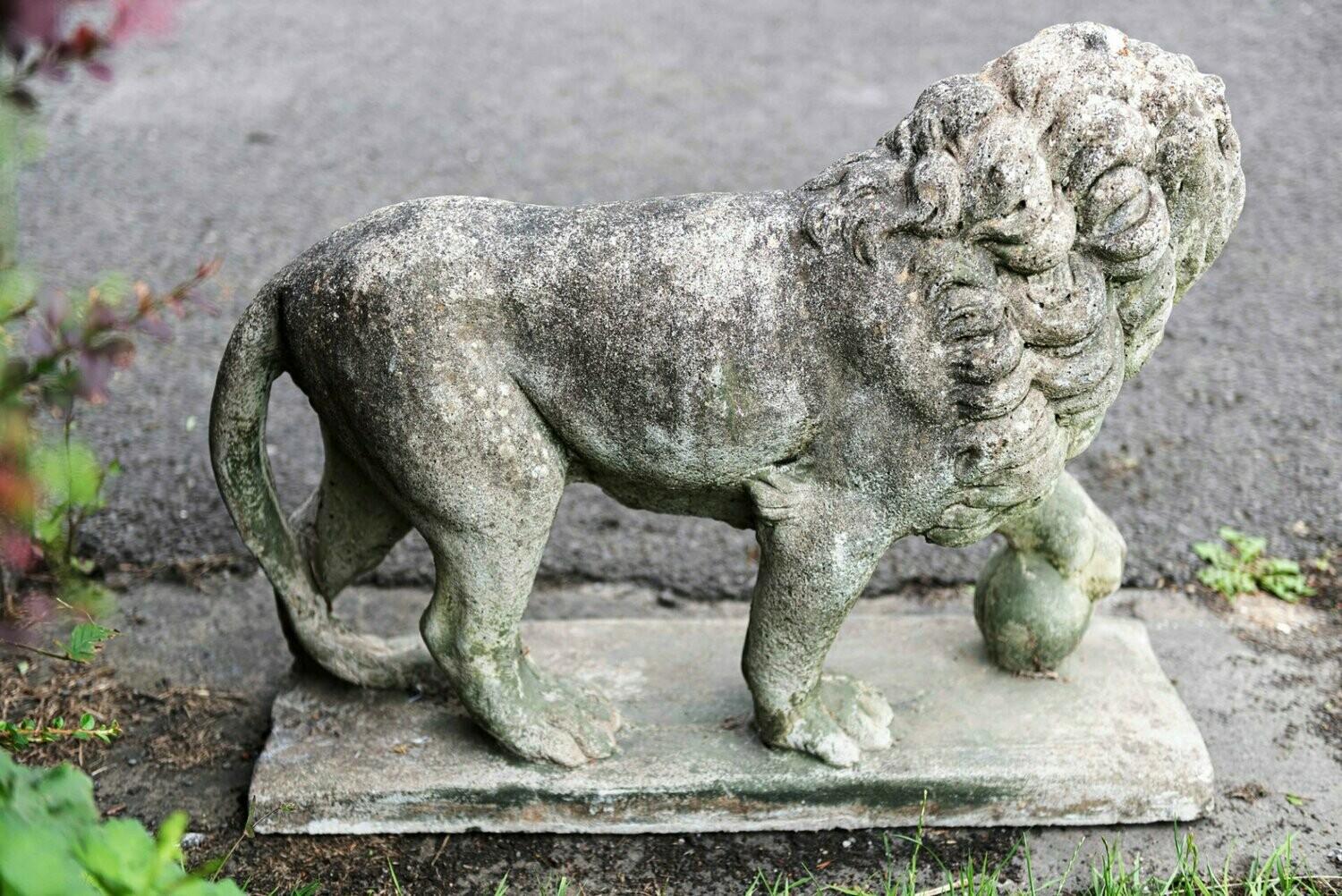 Pair of English Large Cast Stone Medici Lions, circa 1910 1