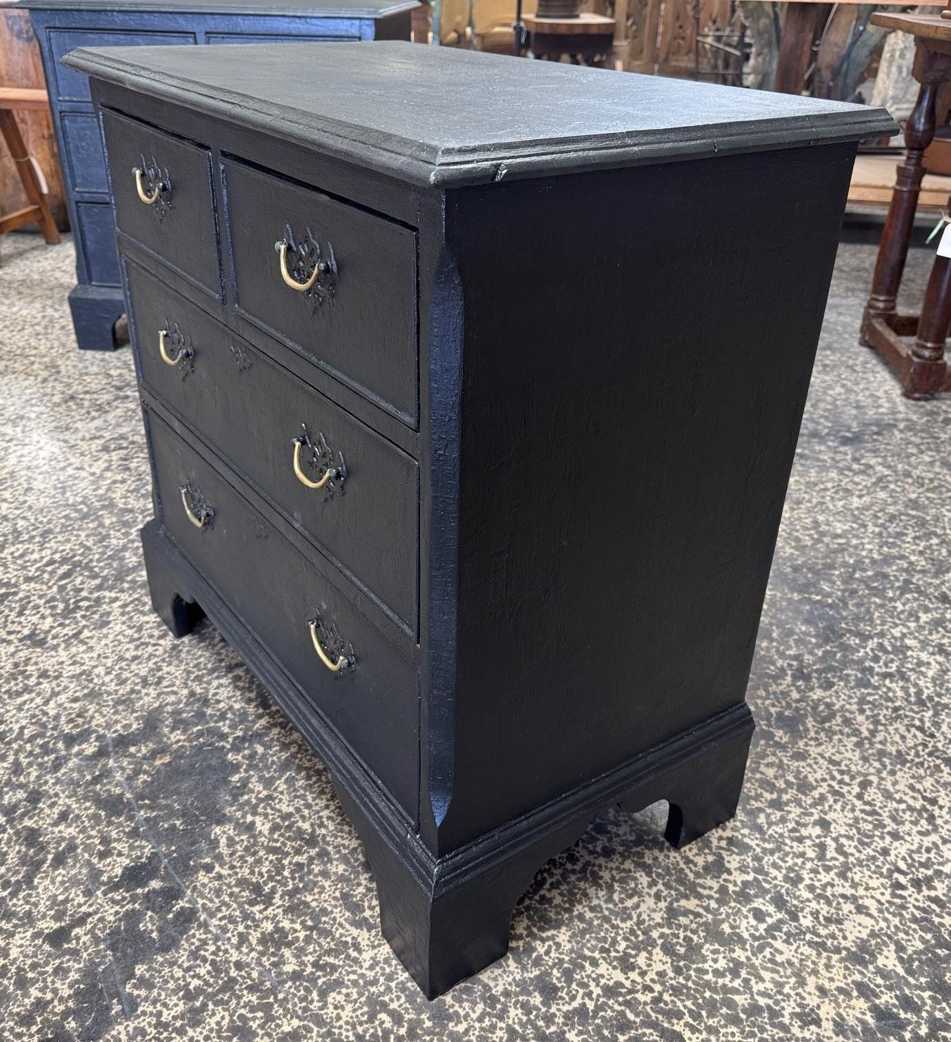Pair Of English Late 19th Century Side Chests For Sale 1