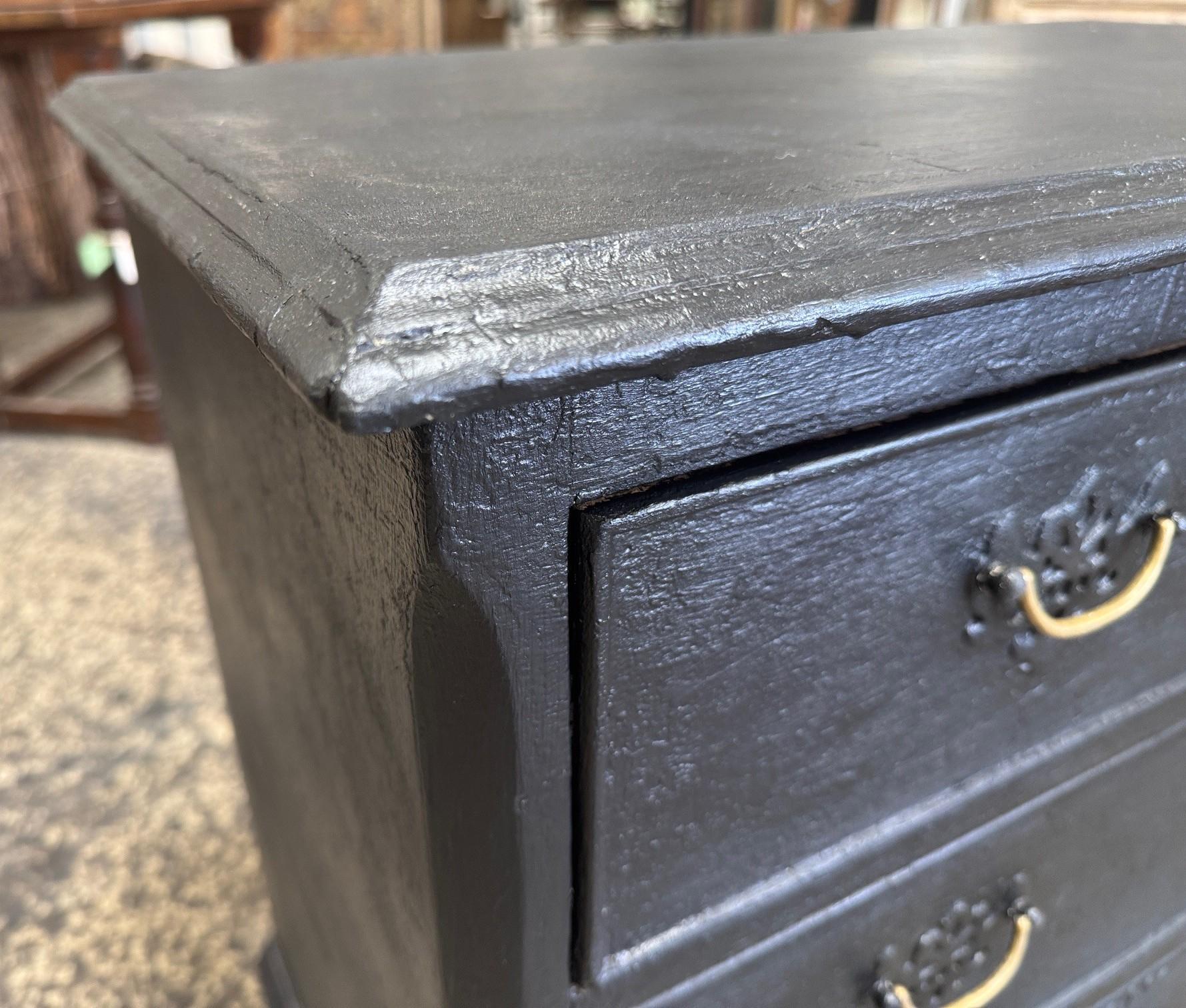 Pair Of English Late 19th Century Side Chests For Sale 3