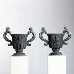Pareja de urnas inglesas de plomo