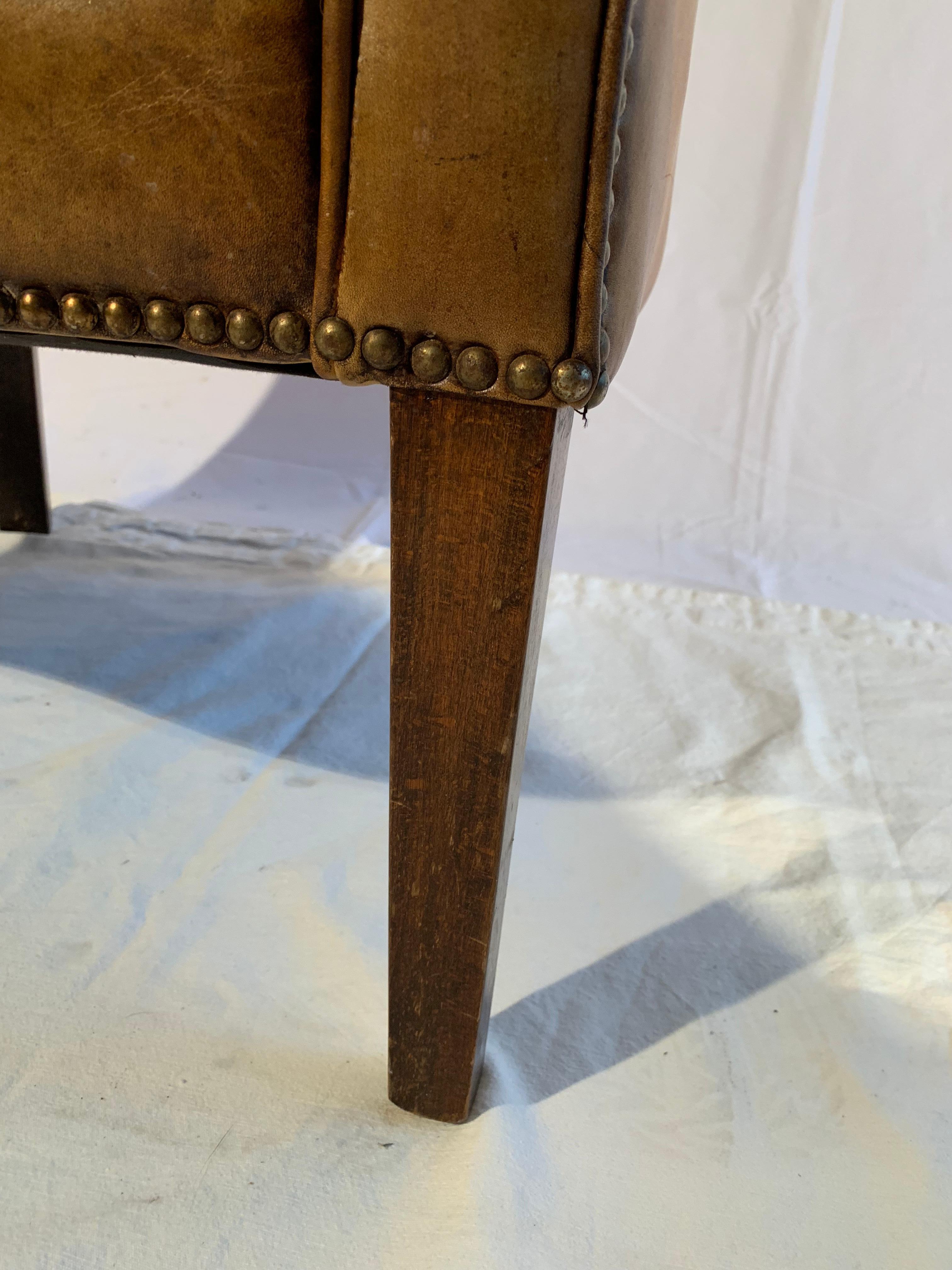 Pair of English Leather Wingback Chairs im Zustand „Gut“ in Canaan, CT