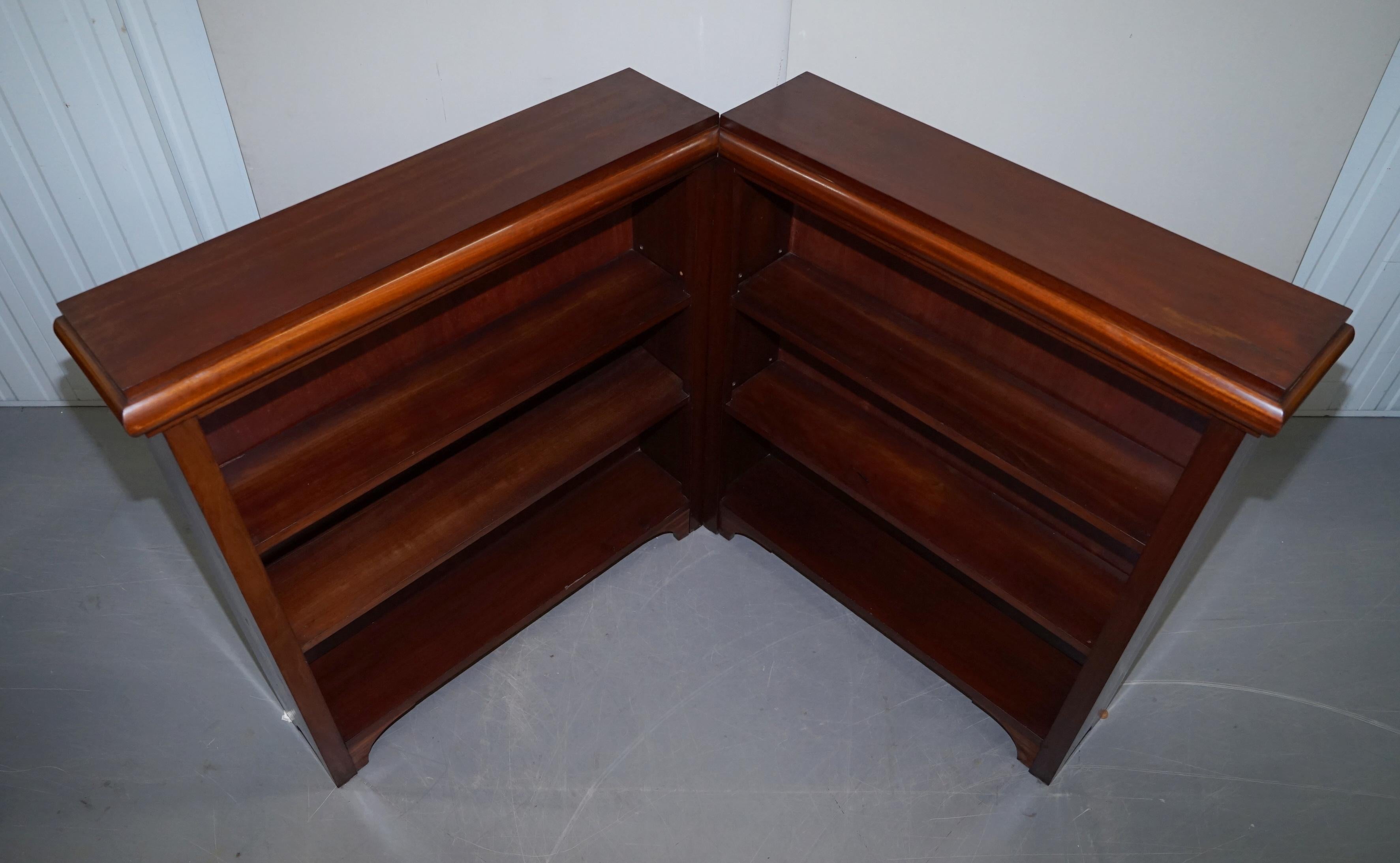 We are delighted to offer for sale this lovely pair of Victorian hardwood dwarf open bookcases which made a corner bookcases

A very good looking, well made and decorative pair of dwarf bookcases, these are a pair, designed to be used as corner