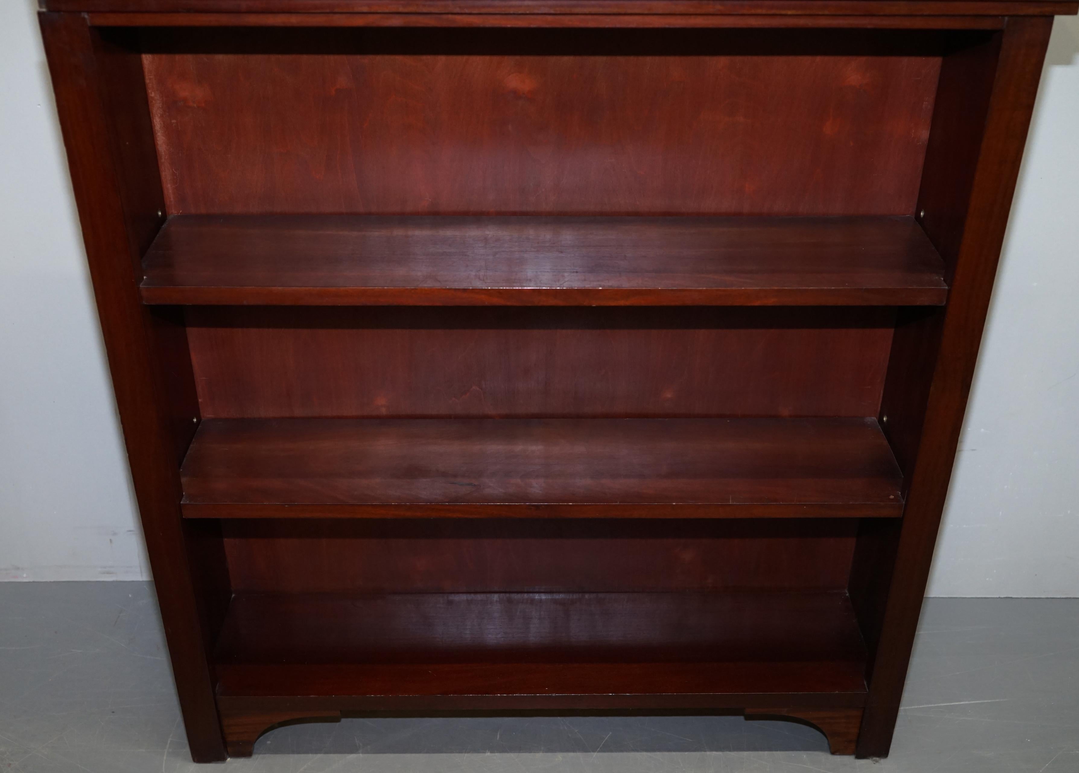 XIX secolo Coppia di librerie angolari aperte nane in legno duro inglese Semplice arredamento country in vendita