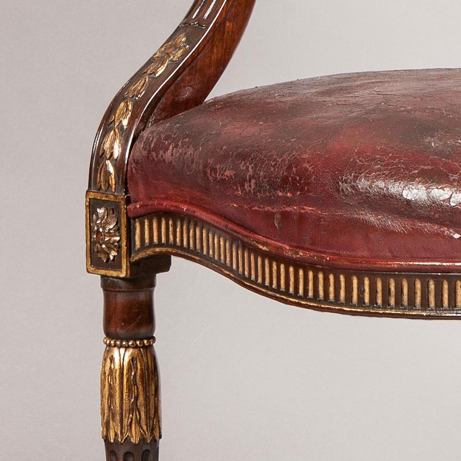 Paar englische Sessel aus Mahagoni und Leder im neoklassizistischen Stil (Schottisch) im Angebot