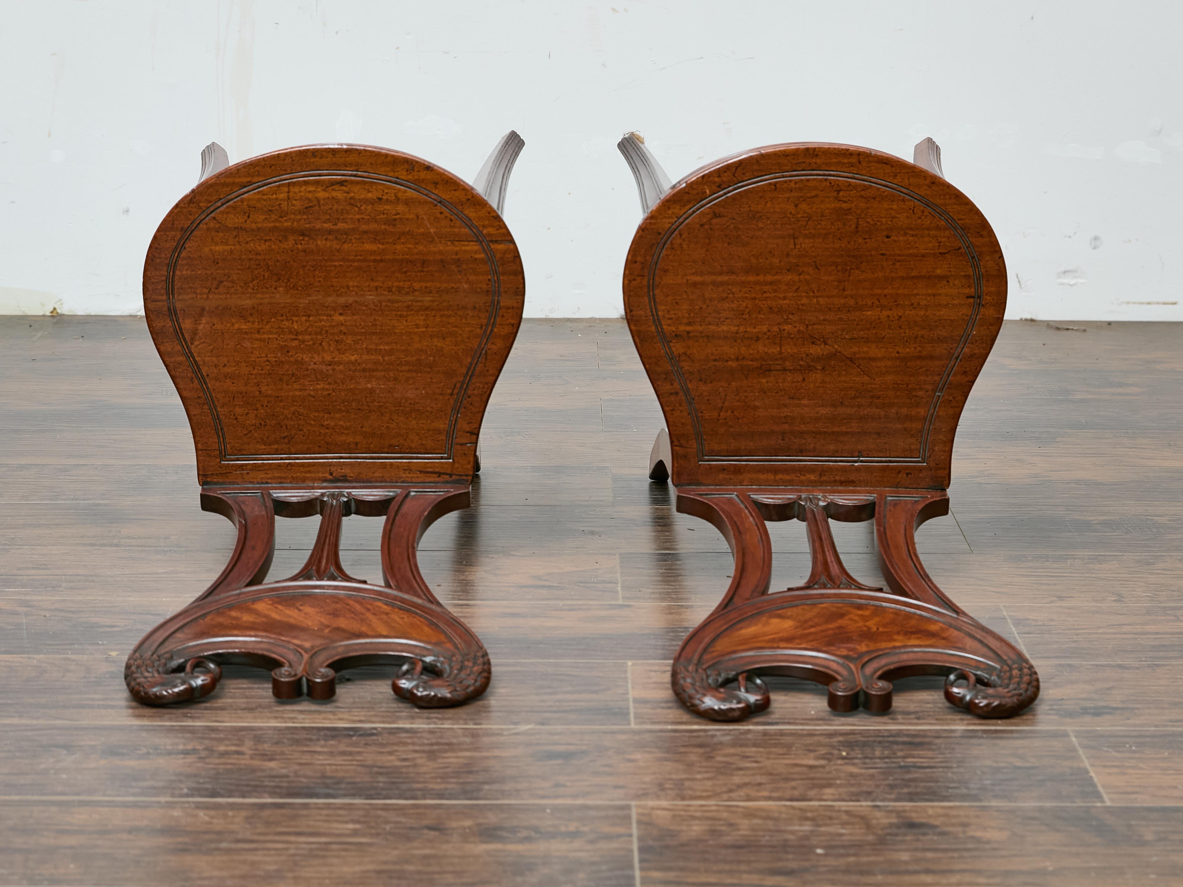 Pair of English Mahogany Hall Chairs with Carved Eagle Heads, 19th Century For Sale 7