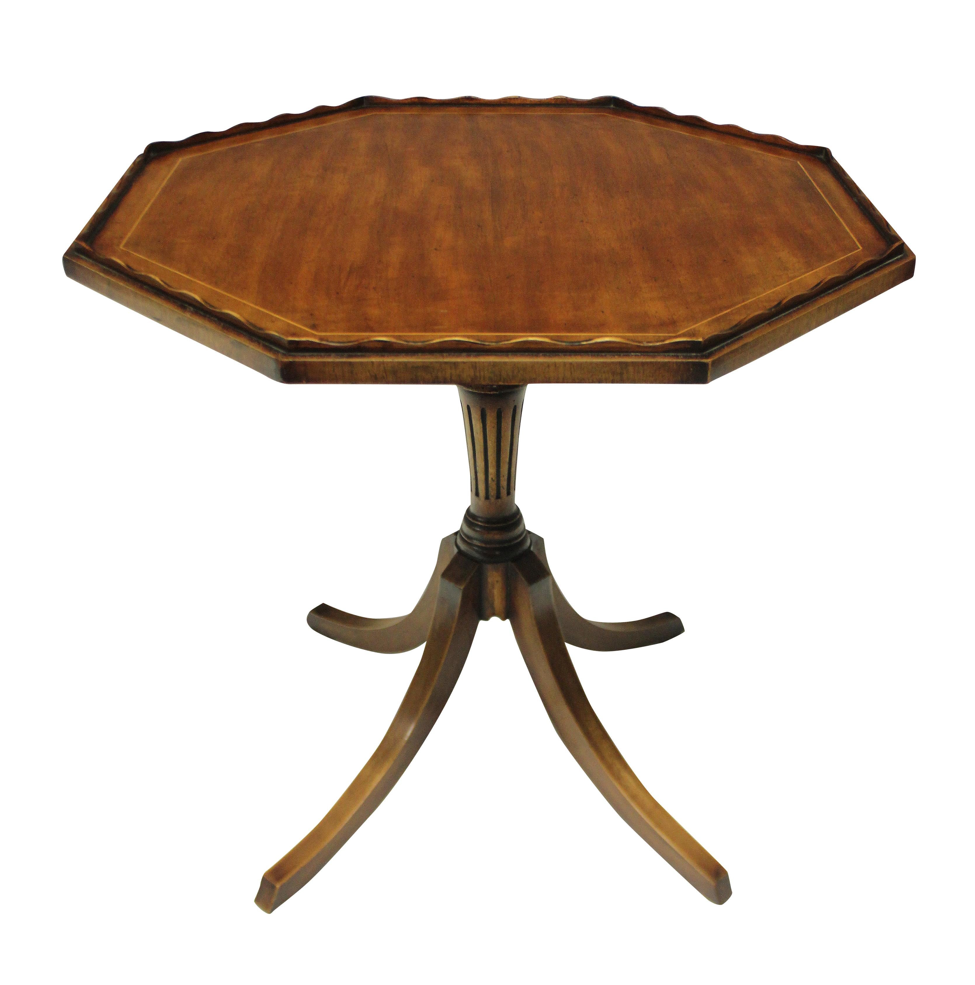 A pair of English mahogany side tables with good patina, each with an octagonal top with pie crust edge. One table with a tilt-top and the other with two tiers, both with box wood stringing.
Measures: 56cm high x 60 diameter (tilt-top) x 68cm high