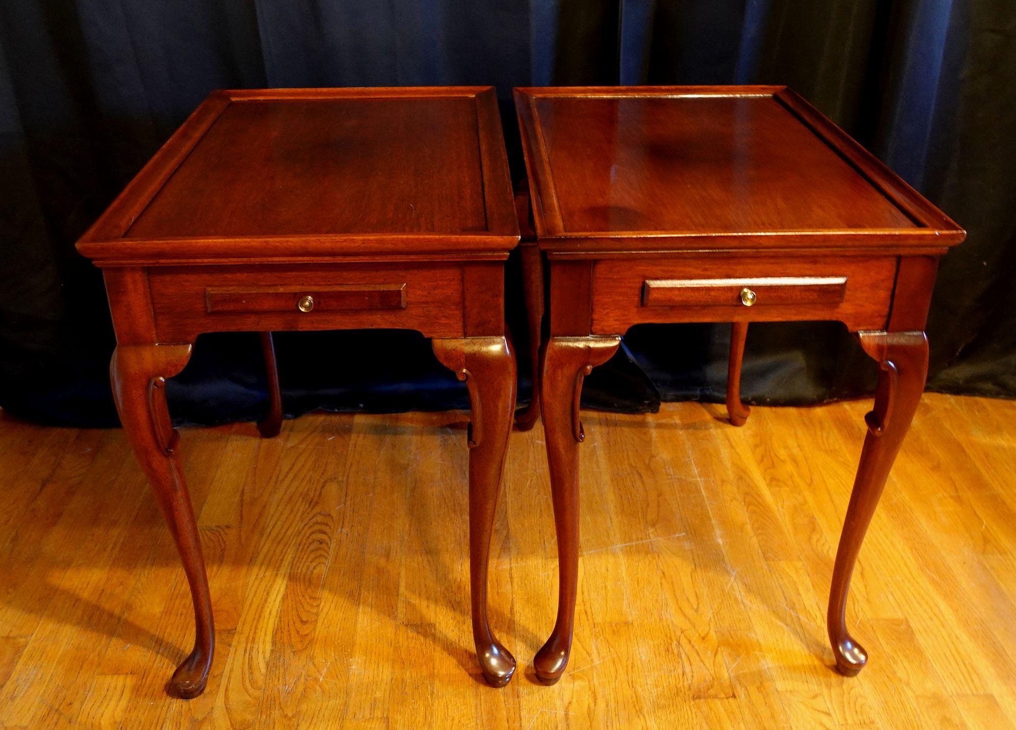 Absolutely high-end quality and a good example of beautiful woodwork, a pair of English Mahogany Queen Anne tray top tea tables with pull-out cup rest on two slides and supported by graceful cabriole legs ending on pad feet. 
Measures:
Height:
