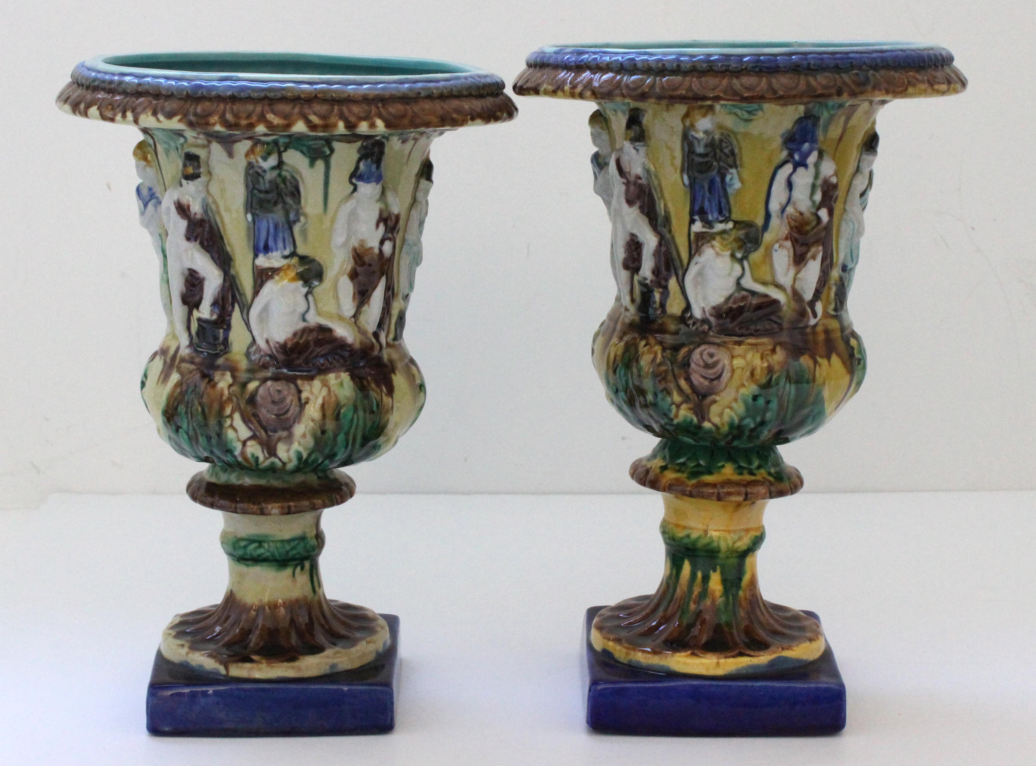 20th Century Pair of English Majolica Urns For Sale