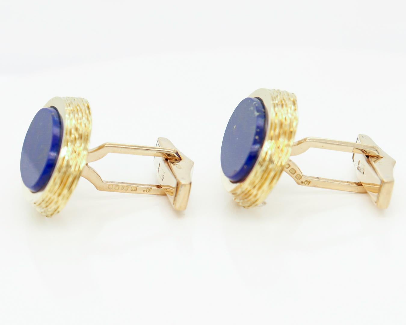Cabochon Pair of English Mid-Century Modern 18k Gold & Lapis Cufflinks by Kutchinsky For Sale