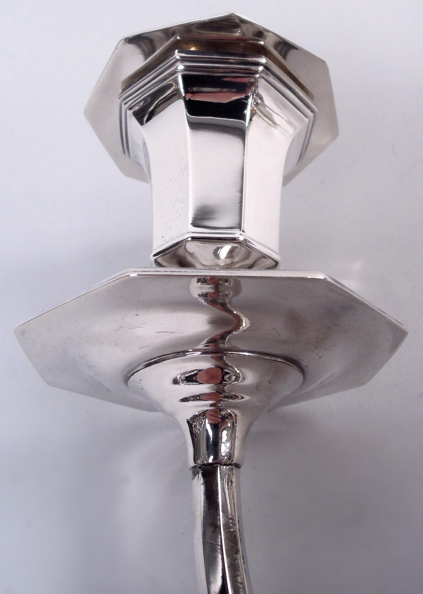 Early 20th Century Pair of English Modern Classical Sterling Silver 3-Light Candelabra, 1926-1928 For Sale