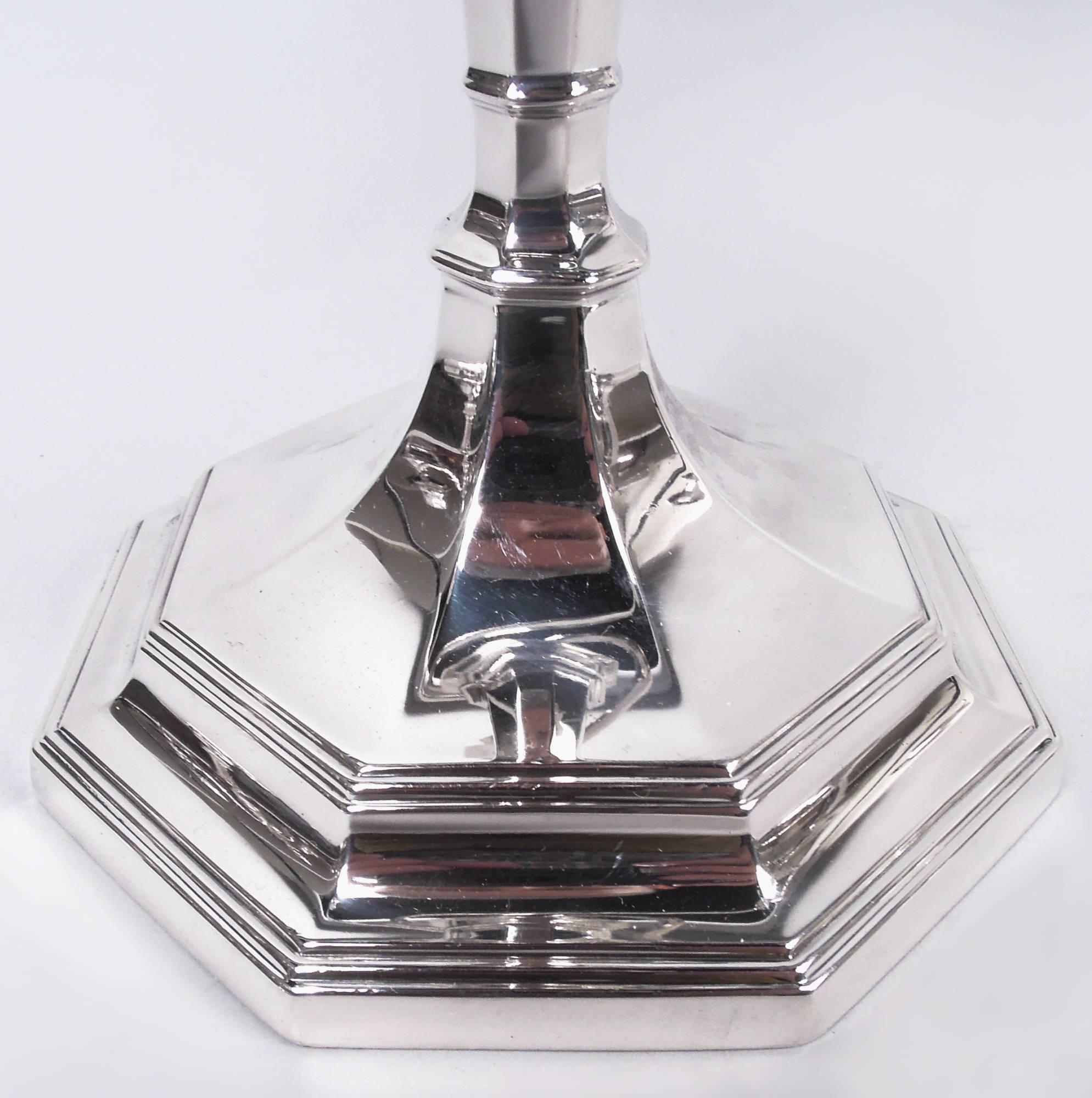 Pair of English Modern Classical Sterling Silver 3-Light Candelabra, 1926-1928 For Sale 1