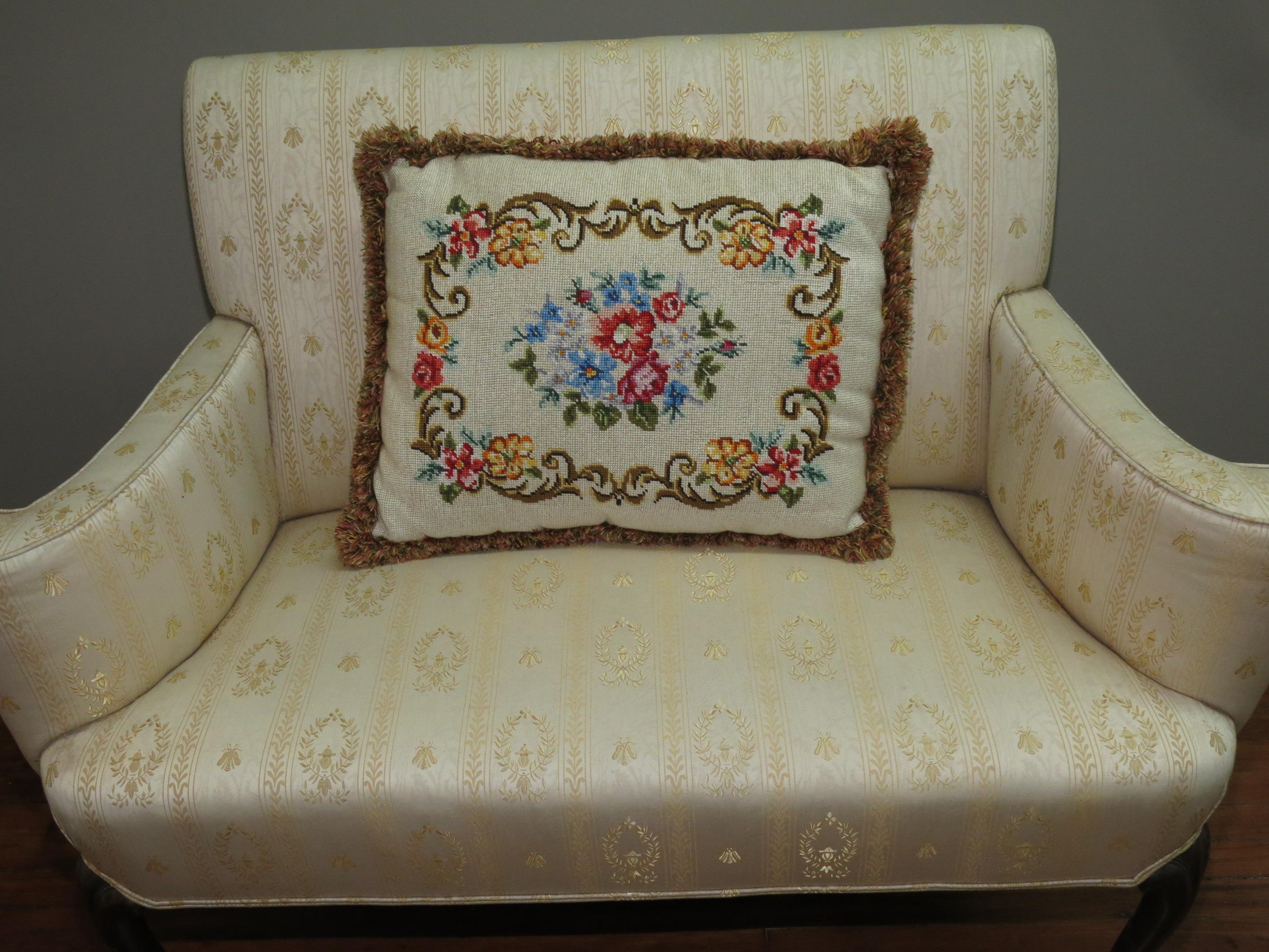 Pair of pillows made from an English needlepoint from the second quarter of the 20th century. Sewn shut

Measures: 17