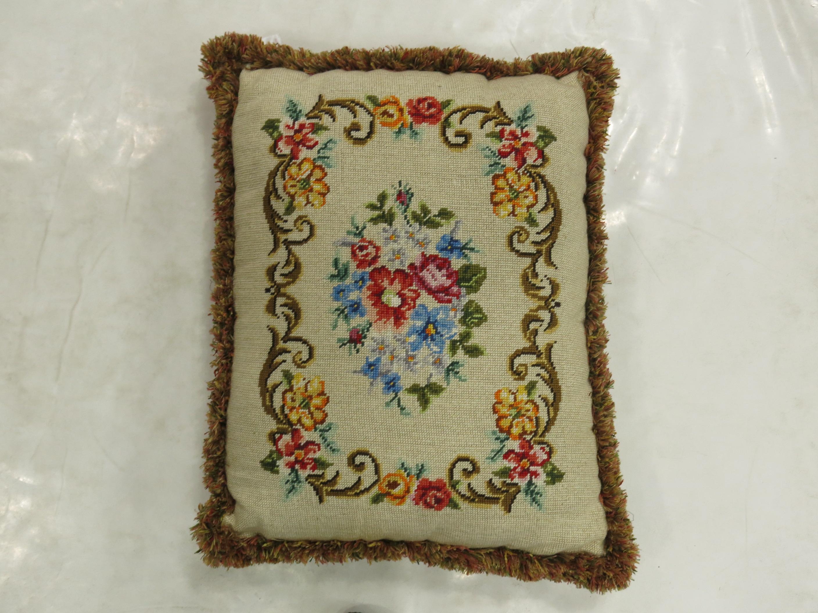 Pair of English Needlepoint Pillows In Good Condition For Sale In New York, NY