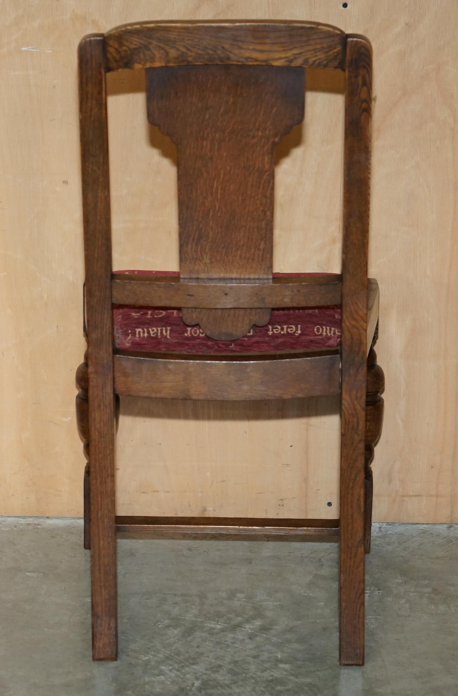 paire de chaises d'entrée art déco en chêne anglais avec assise en tissu LATIN incrusté en vente 5