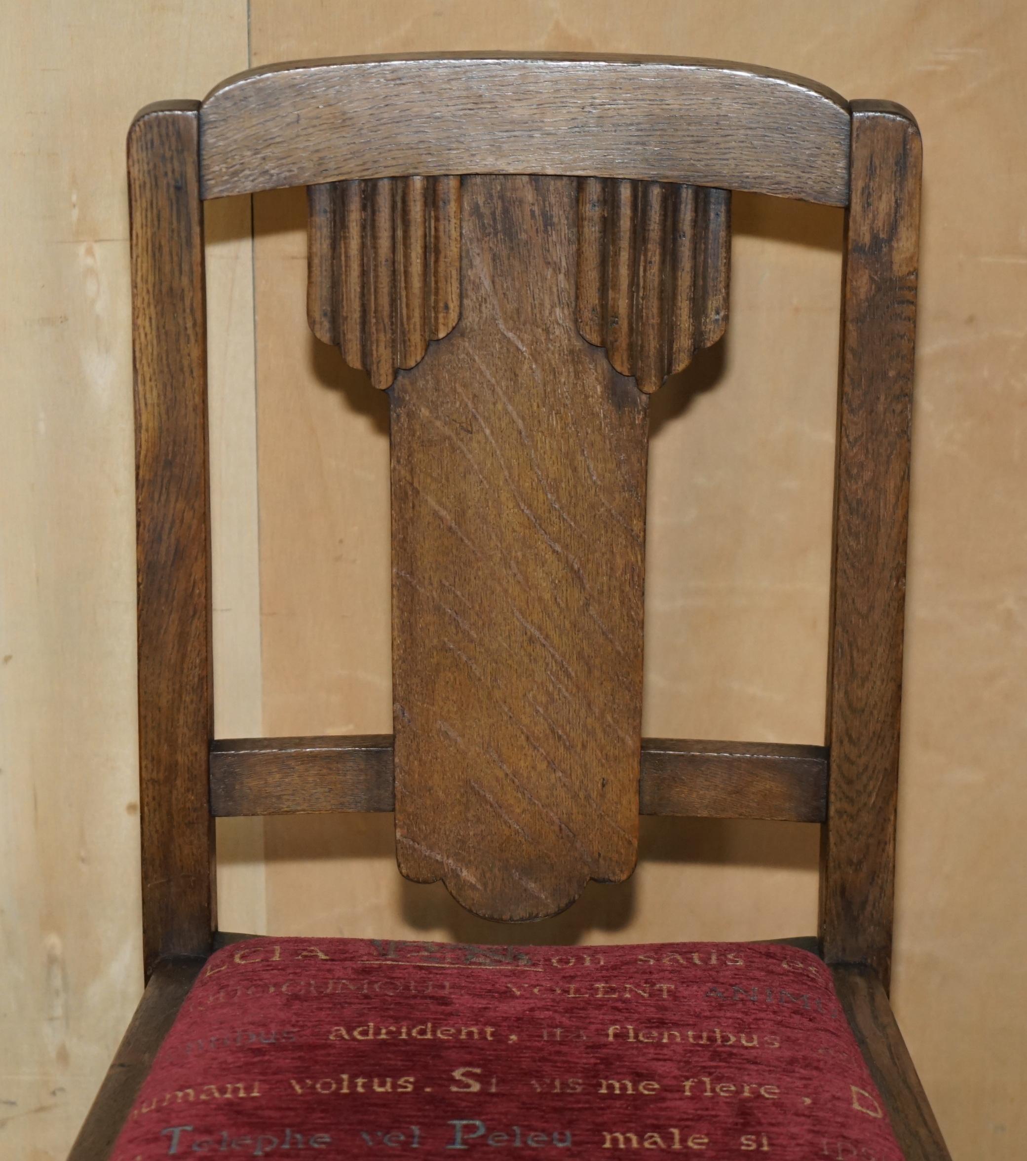 paire de chaises d'entrée art déco en chêne anglais avec assise en tissu LATIN incrusté en vente 9