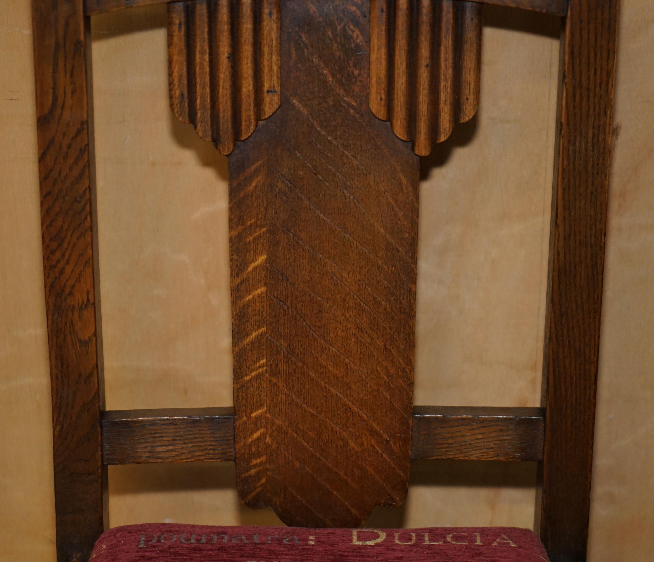 paire de chaises d'entrée art déco en chêne anglais avec assise en tissu LATIN incrusté Bon état - En vente à West Sussex, Pulborough