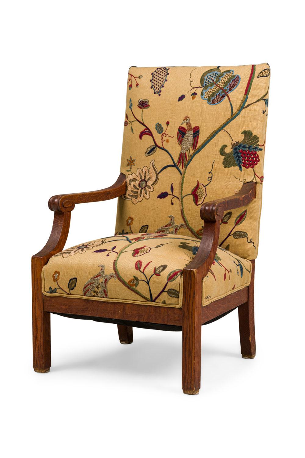 Arts and Crafts Paire de fauteuils en chêne de style Arts & Crafts tapissés de fleurs en vente