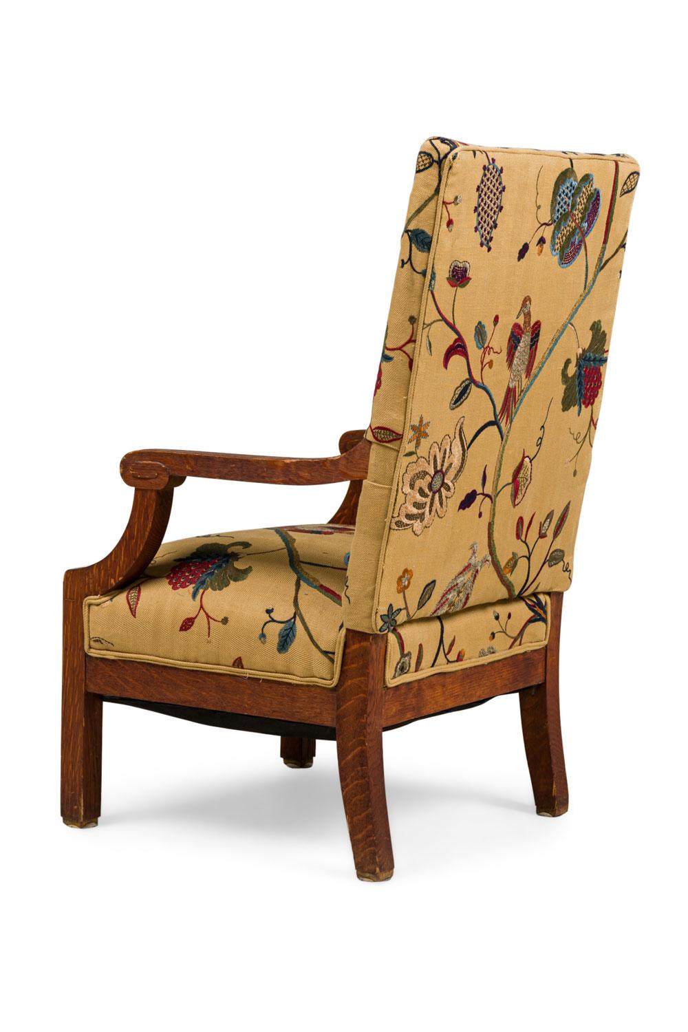 Paire de fauteuils en chêne de style Arts & Crafts tapissés de fleurs Bon état - En vente à Queens, NY