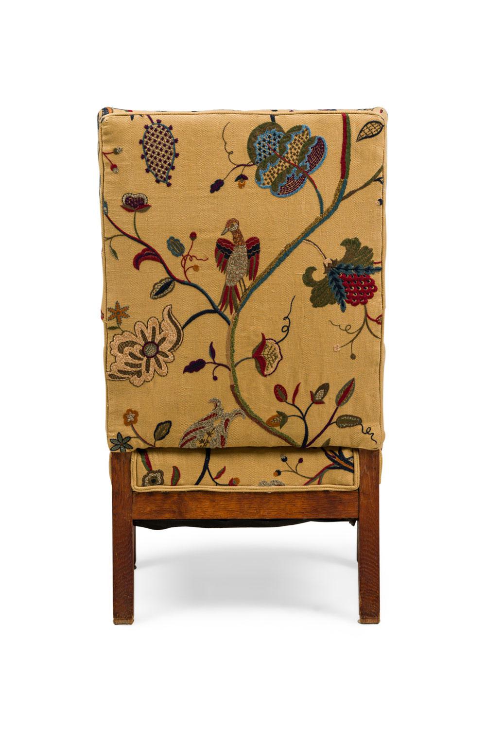 XIXe siècle Paire de fauteuils en chêne de style Arts & Crafts tapissés de fleurs en vente