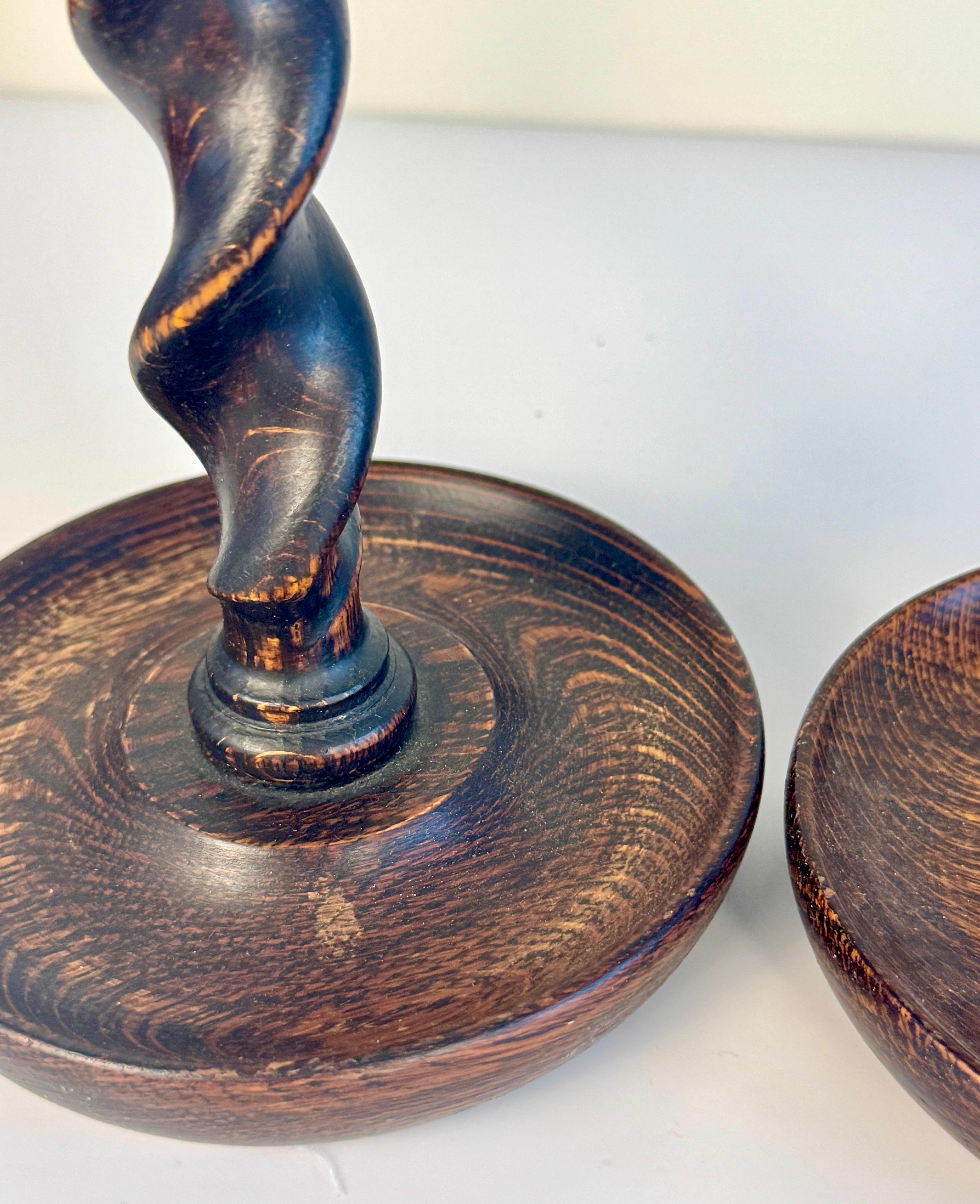 XX secolo Coppia di candelieri inglesi Barley Twist in Oak in vendita
