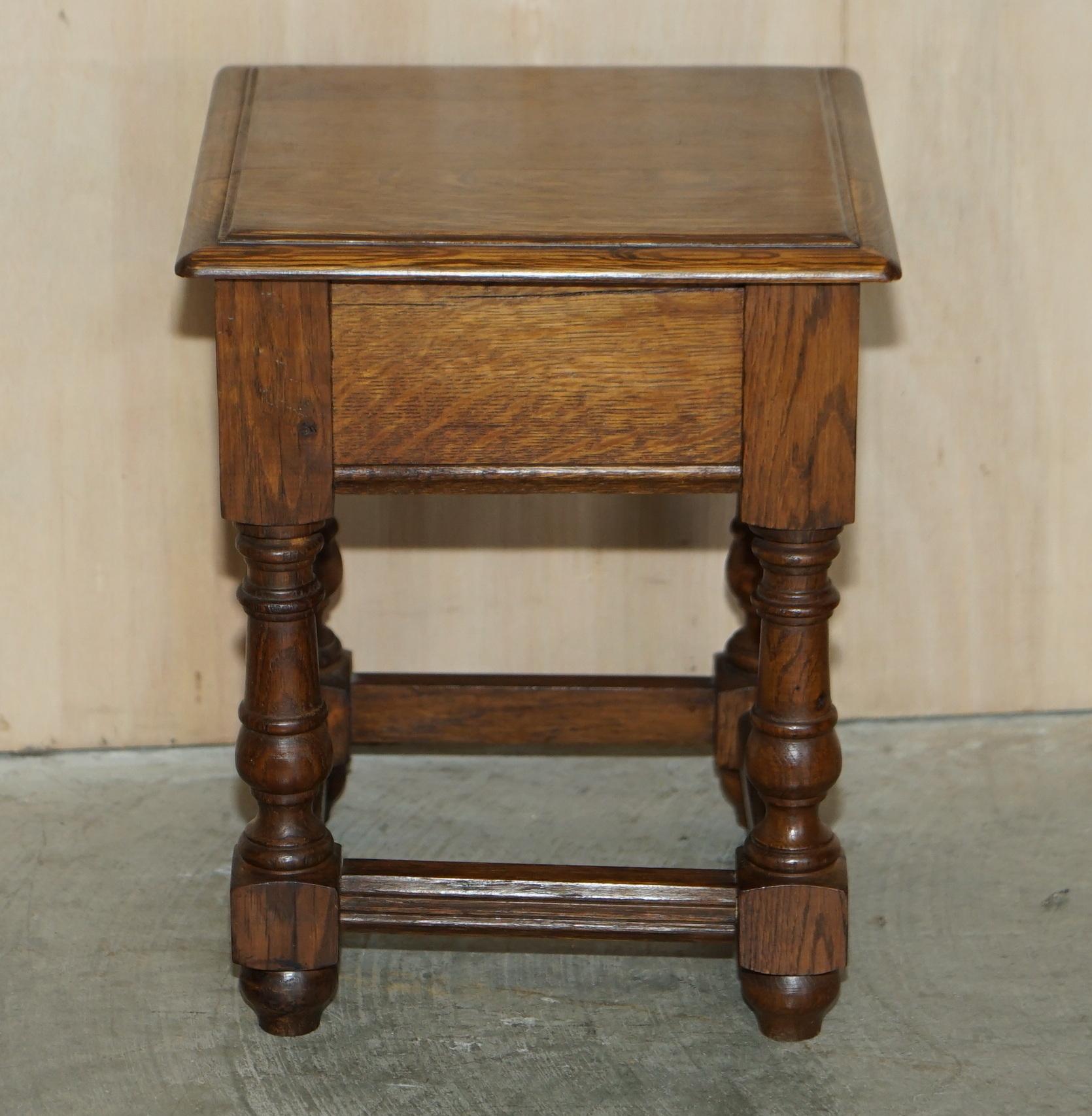 Hand-Crafted Pair of English Oak circa 1900 Late Victorian / Early Edwardian Side Lamp Tables For Sale