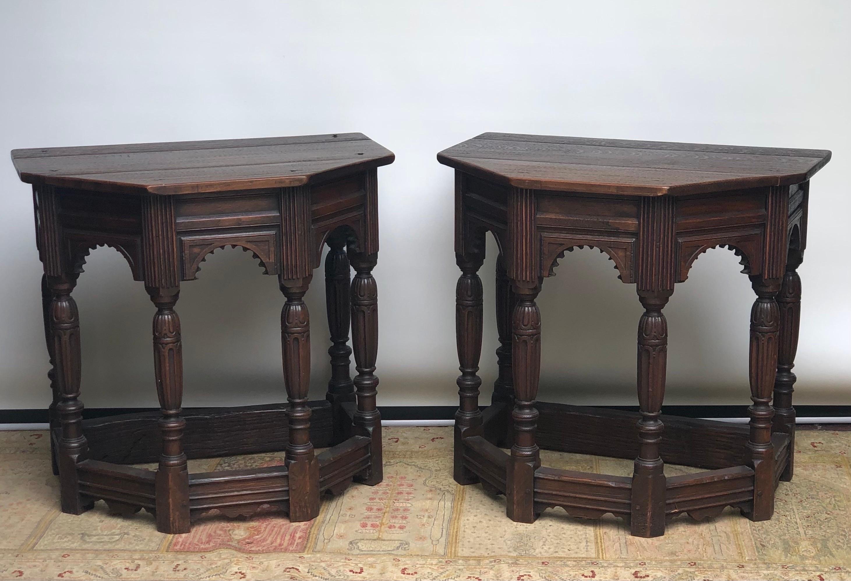 Renaissance Revival Pair of English Oak Elizabethan Style Console / Side Tables, 19th Century