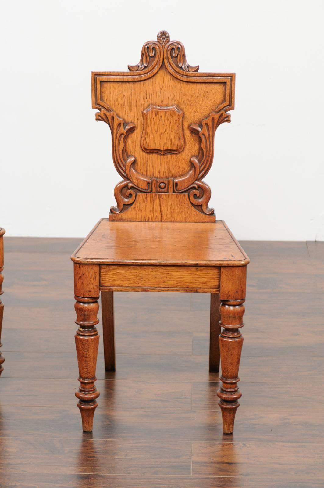 19th Century Pair of English Oak Hall Chairs with Carved Shield Backs and Cartouches, 1890s