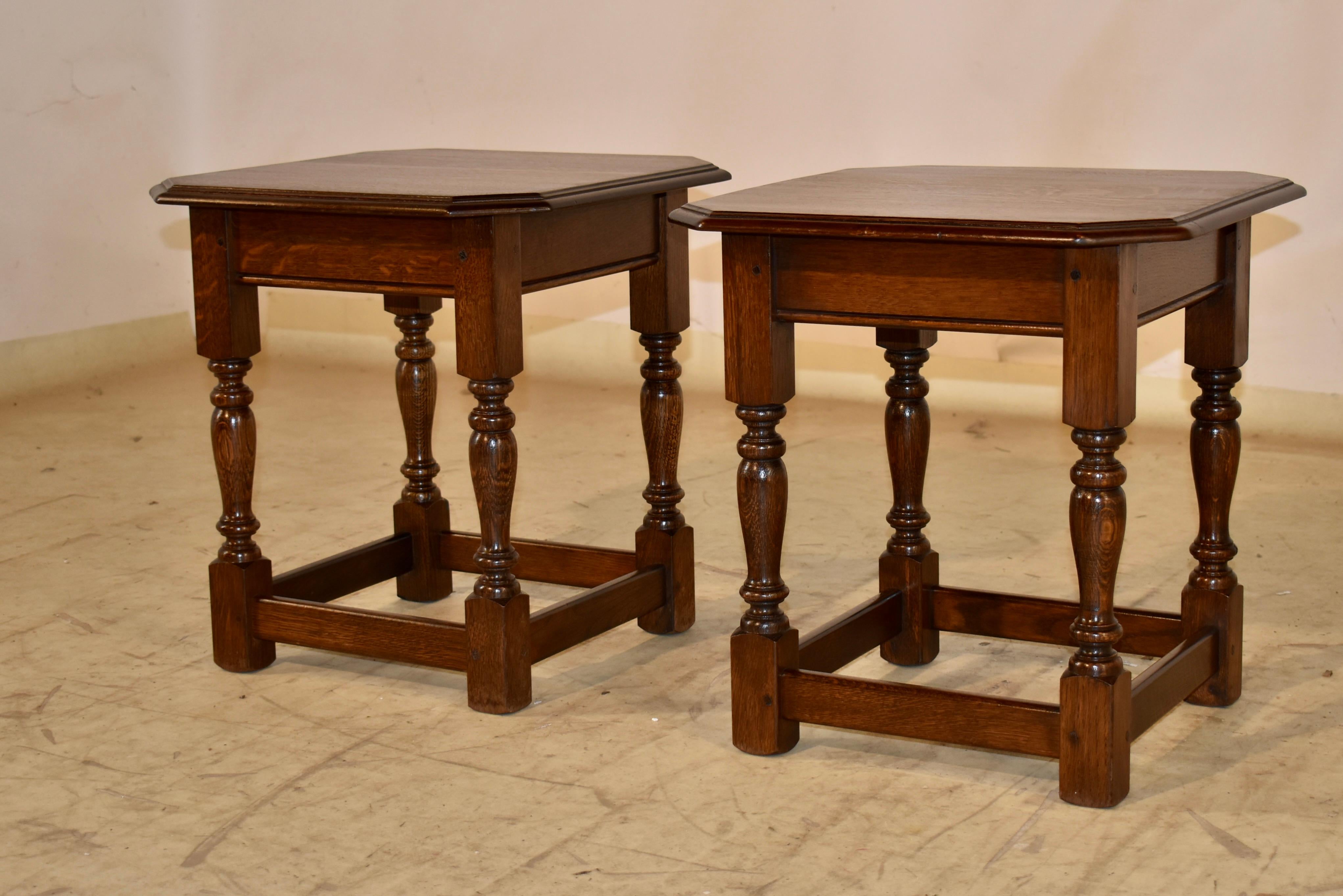 Early 20th Century Pair of English Oak Side Tables, Circa 1900 For Sale