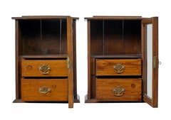 Paire de petites armoires en chêne anglais faites de hmy osbourne