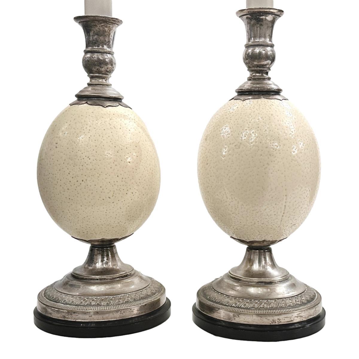 Anglais Paire de lampes anglaises à œuf d'autruche en vente