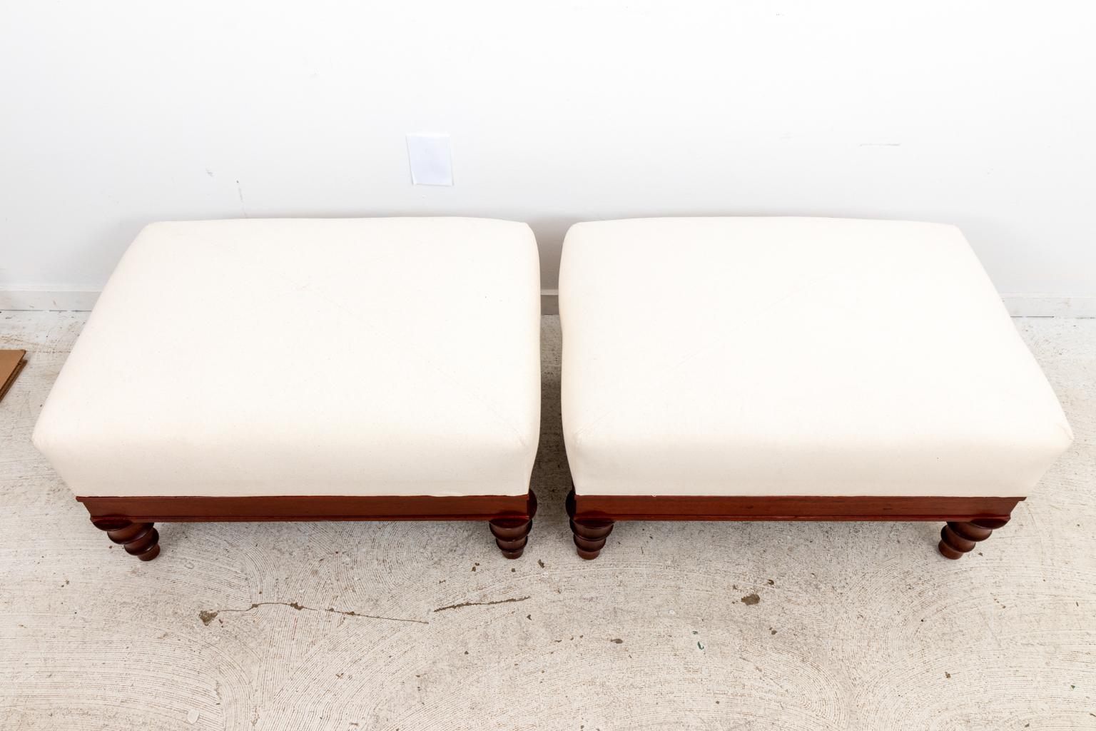 Pair of English Ottomans In Good Condition For Sale In Stamford, CT