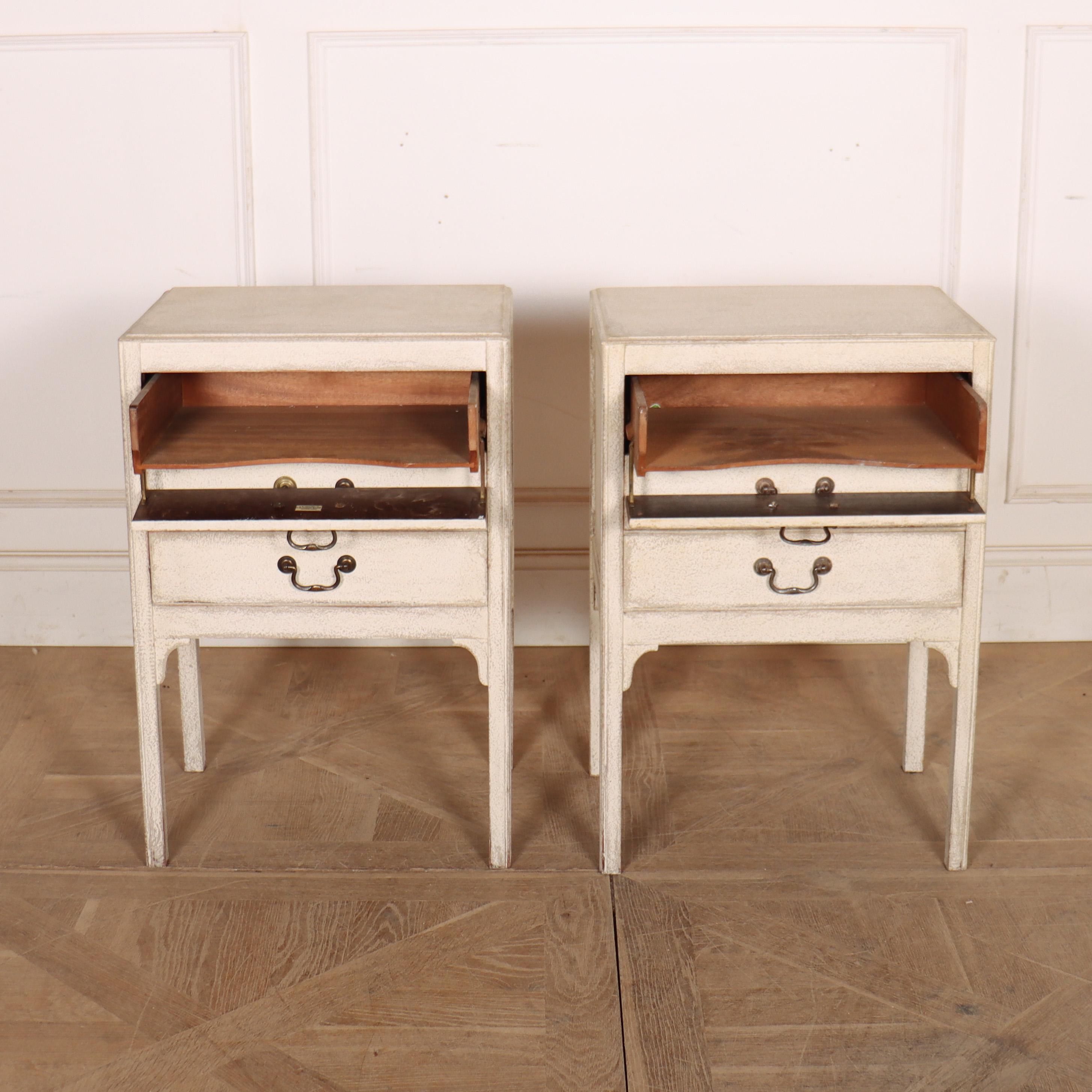 Pin Paire de coffres de chevet peints anglais