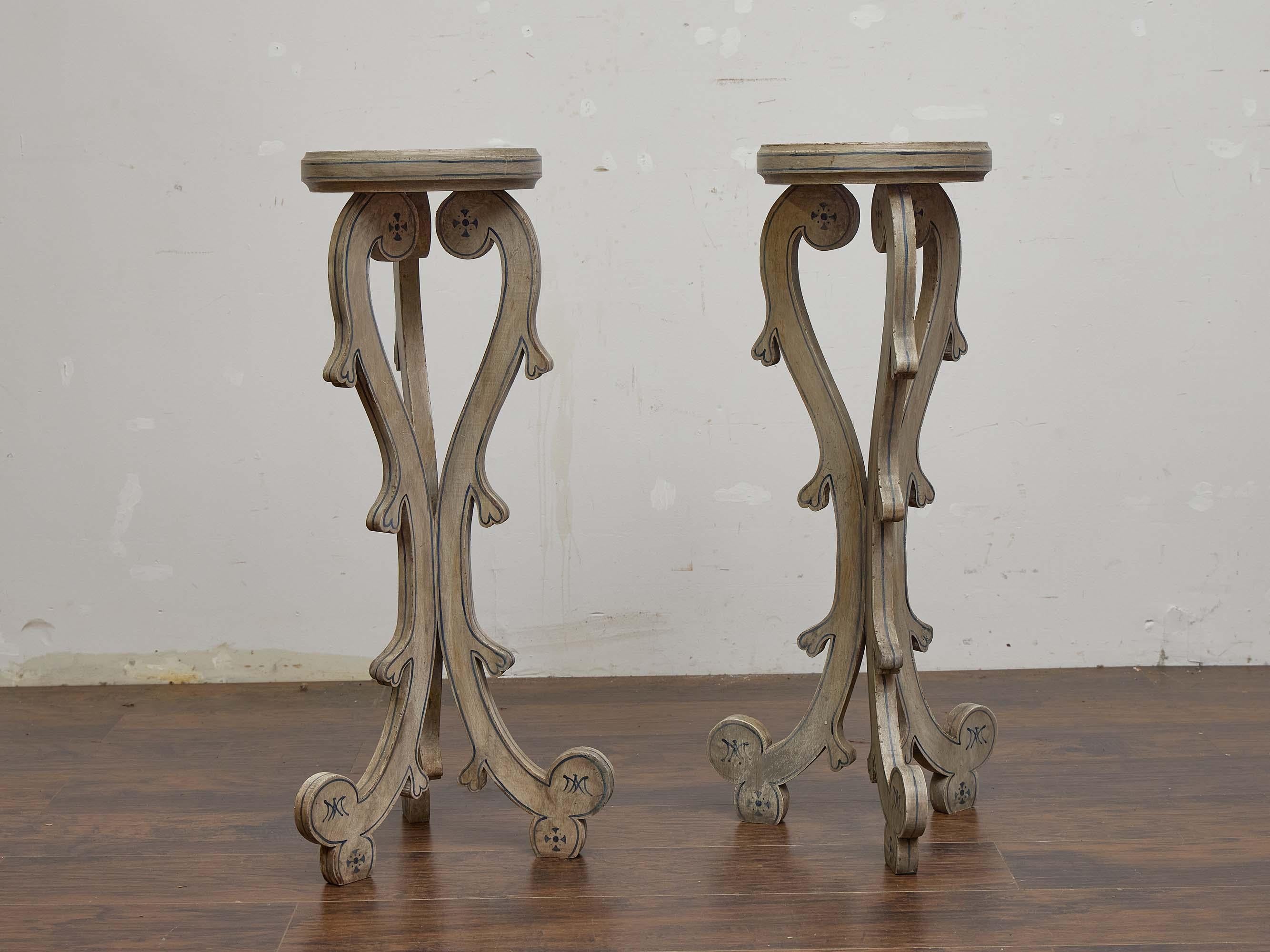 20th Century Pair of English Painted Carved Pedestals with Scrolling Legs, circa 1900 For Sale
