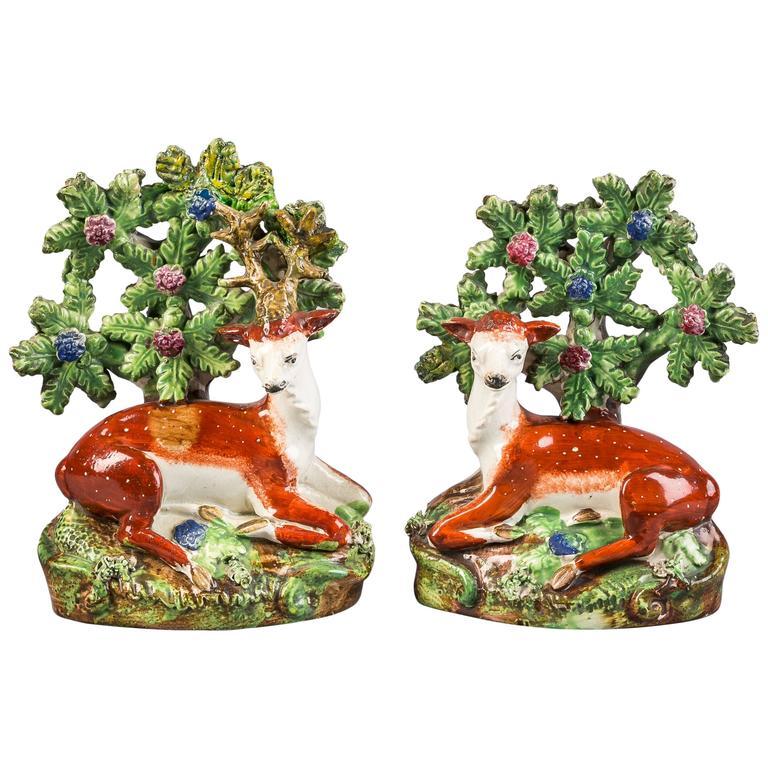 Early 19th Century Pair of English Pearlware Deer, Staffordshire, circa 1820 For Sale