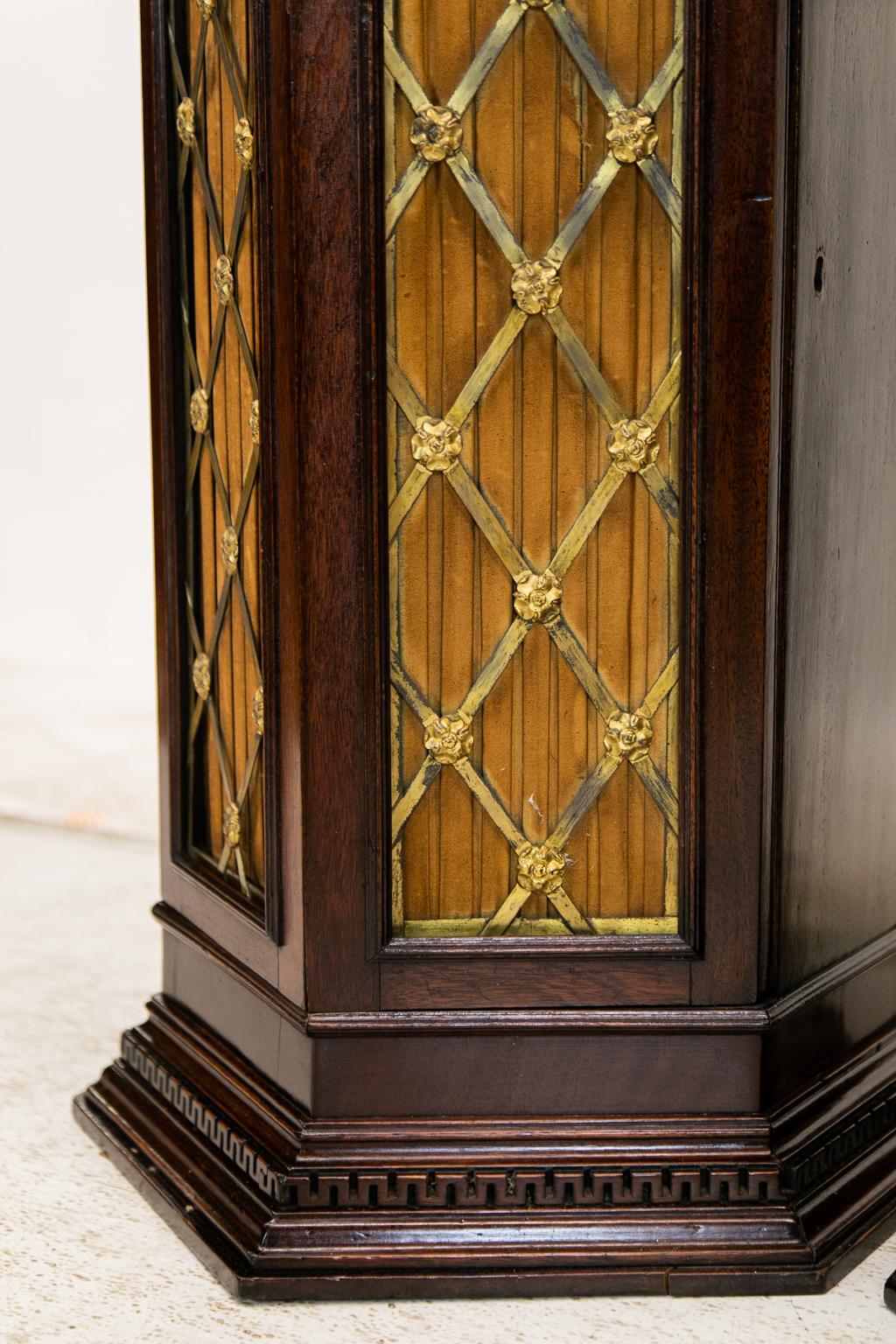 Early 20th Century Pair of English Pedestal Cabinets