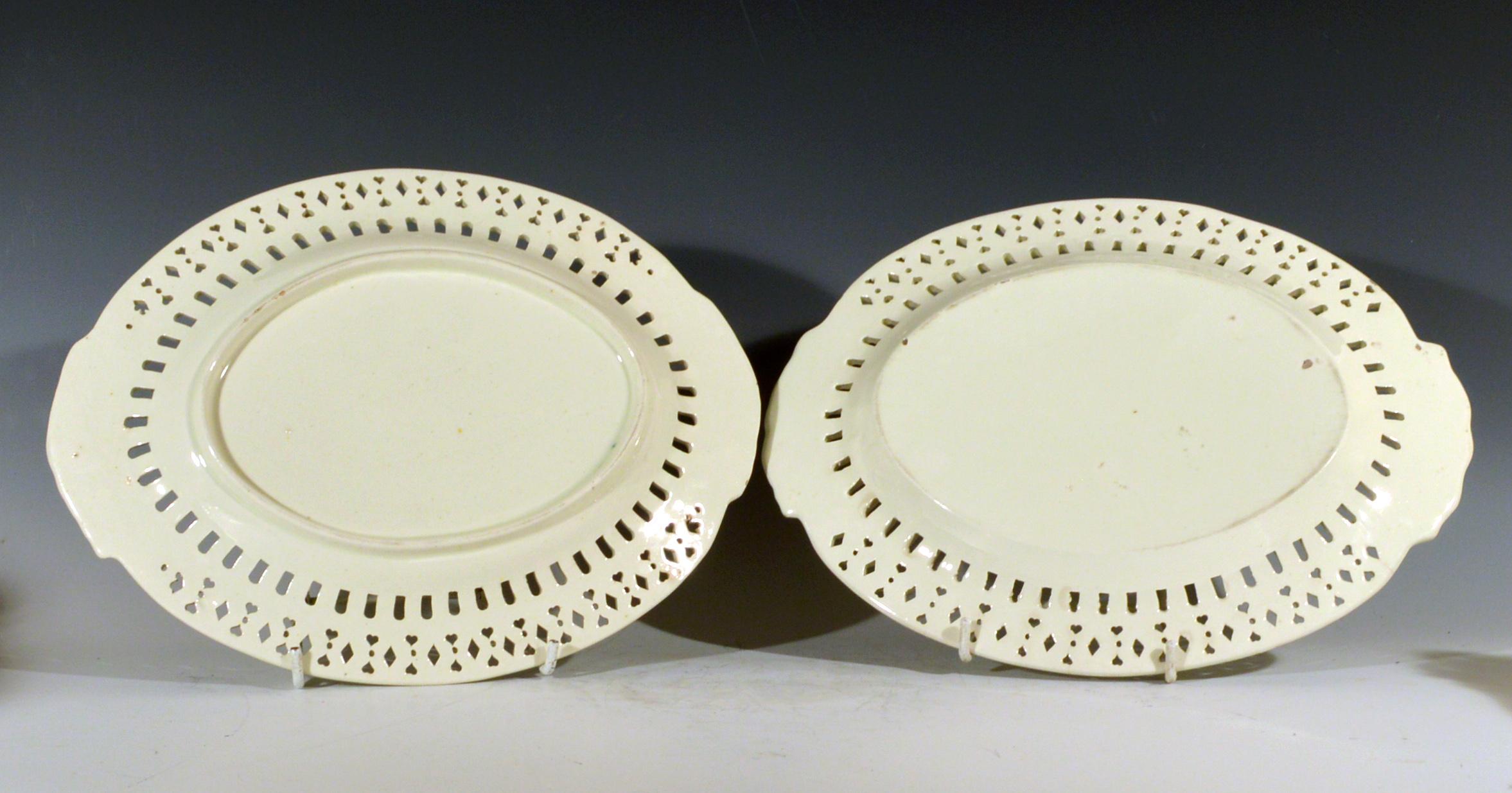 Pair of English Plain Creamware Openwork Baskets and Stands, circa 1780s-1990s In Good Condition In Downingtown, PA