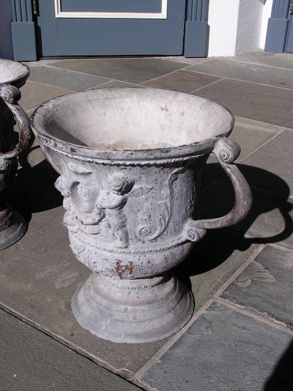 Paire d'urnes de jardin anglaises en plomb chromé avec poignées évasées, vers 1820 Excellent état - En vente à Hollywood, SC