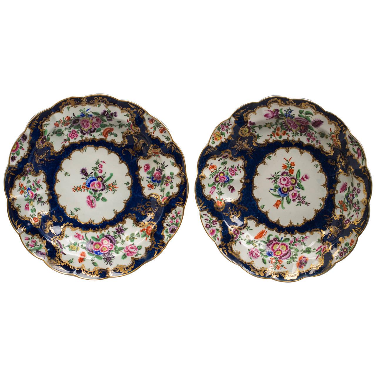 18th Century Pair of English Porcelain Blue-Scale Scalloped Plates, Worcester, circa 1770