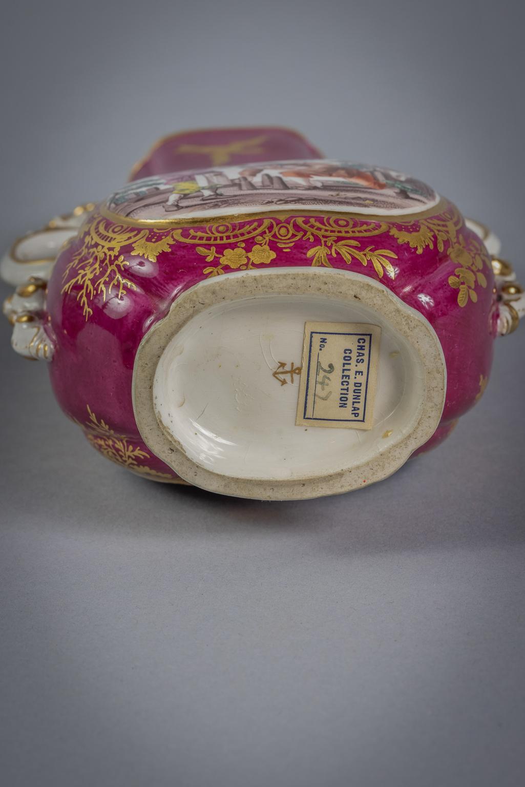 Pair of English Porcelain Claret Ground Vases, Chelsea, circa 1760 For Sale 1