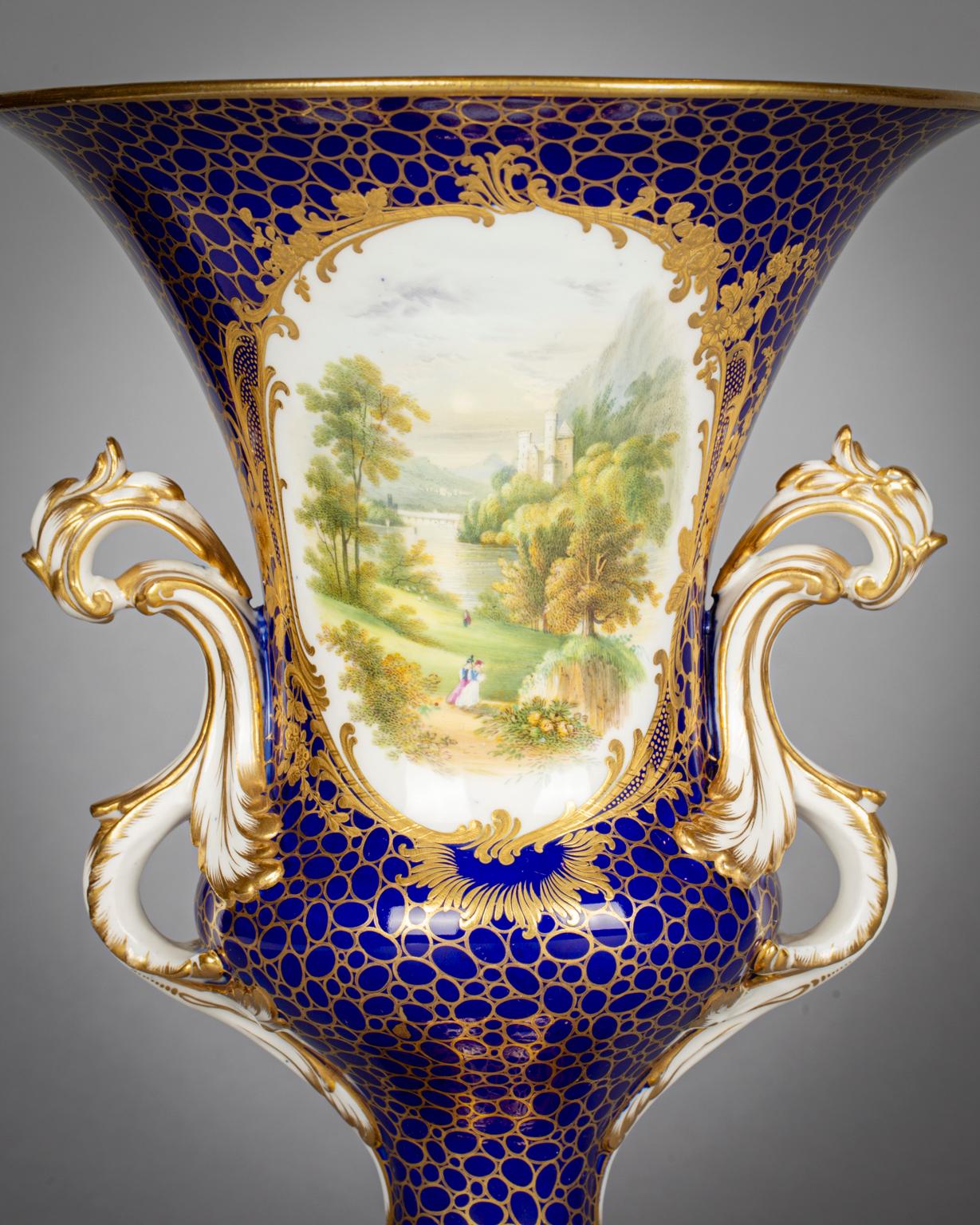 Pair of English Porcelain Cobalt Two-Handled Vases, Coalport, circa 1820 In Good Condition For Sale In New York, NY