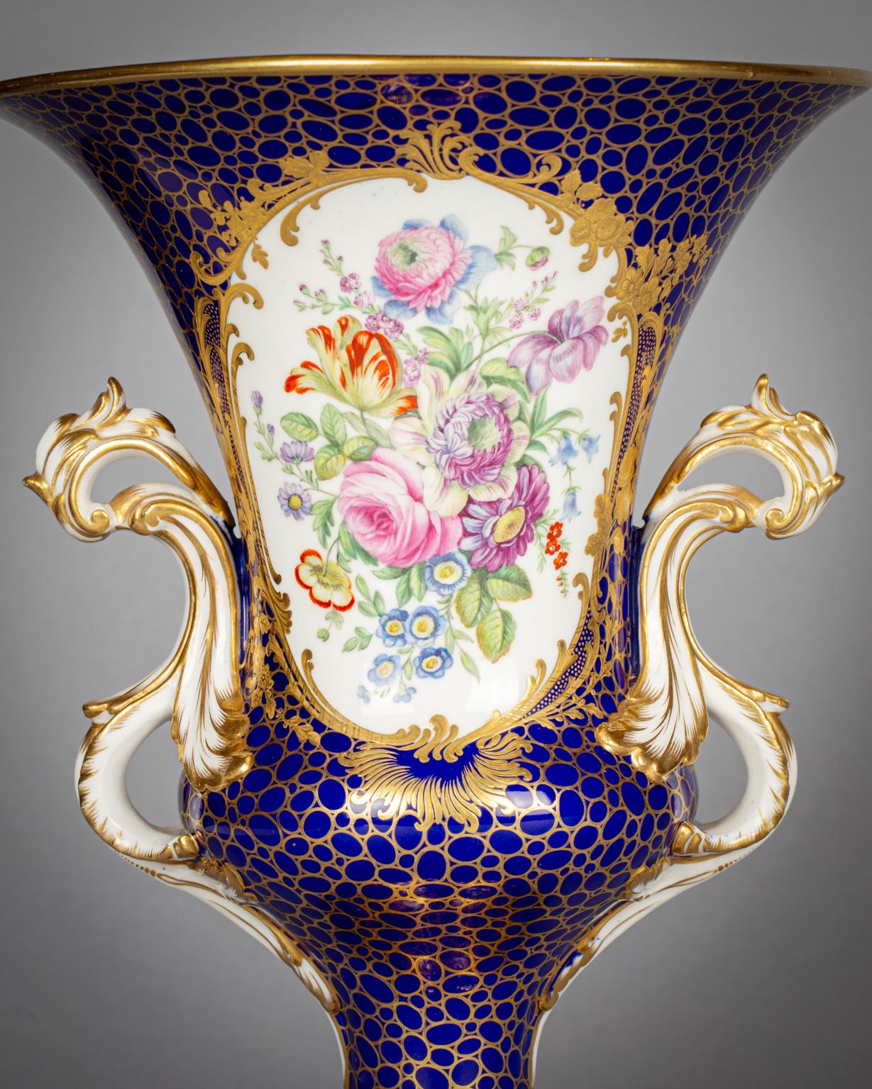 Early 19th Century Pair of English Porcelain Cobalt Two-Handled Vases, Coalport, circa 1820 For Sale