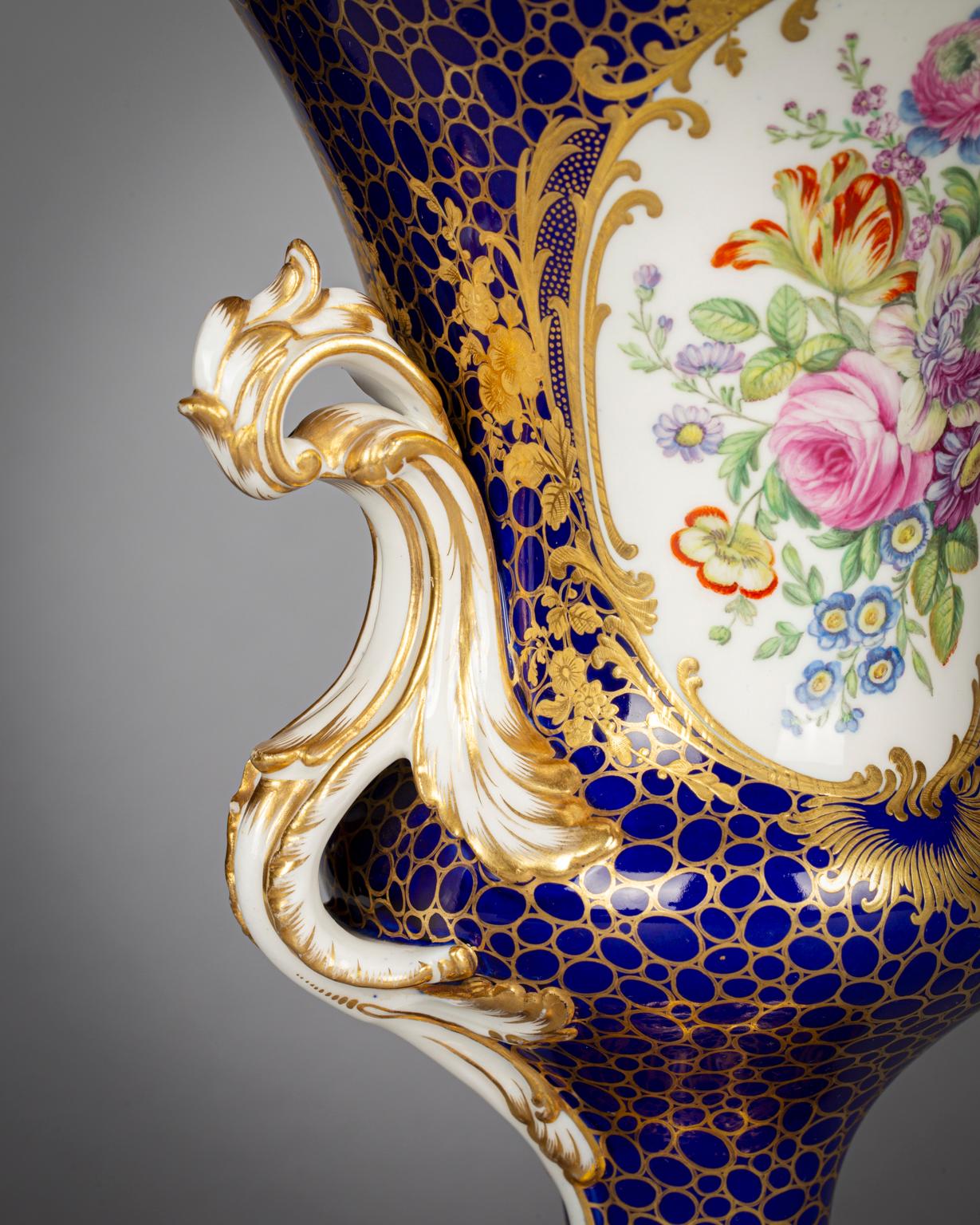 Pair of English Porcelain Cobalt Two-Handled Vases, Coalport, circa 1820 For Sale 3