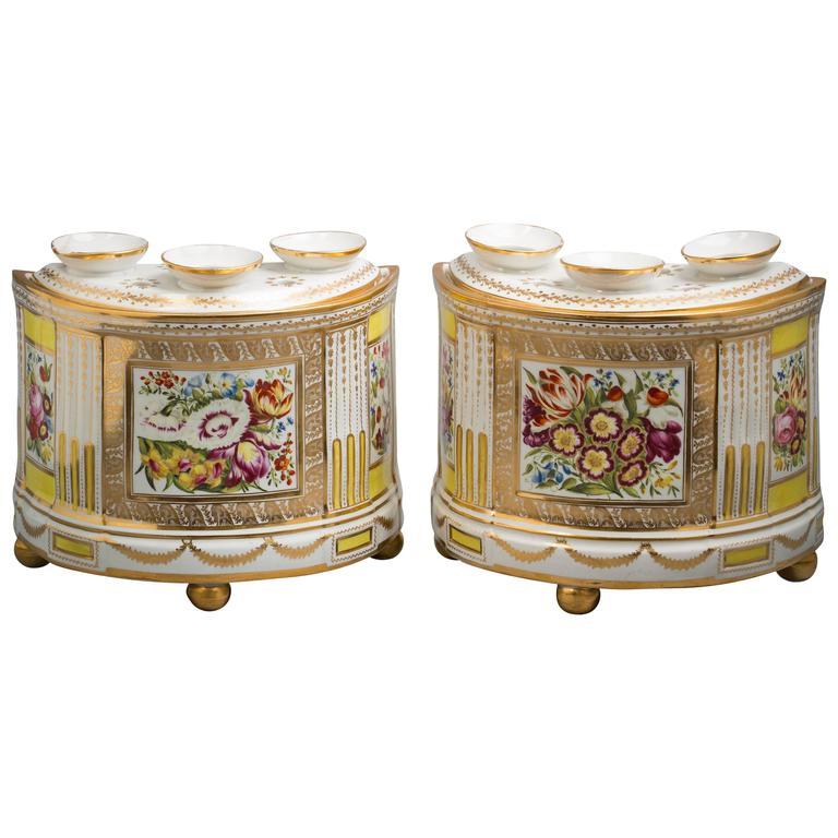 19th Century Pair of English Porcelain Demilune Boughpots and Covers, Coalport, circa 1820 For Sale
